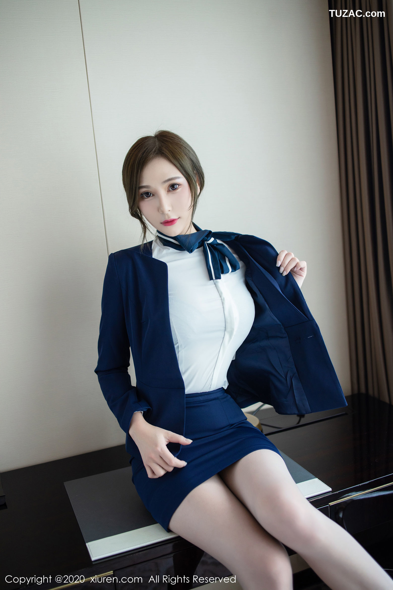 XiuRen秀人网-2221-Lavinia肉肉-《性感经典职场制服》-2020.05.06