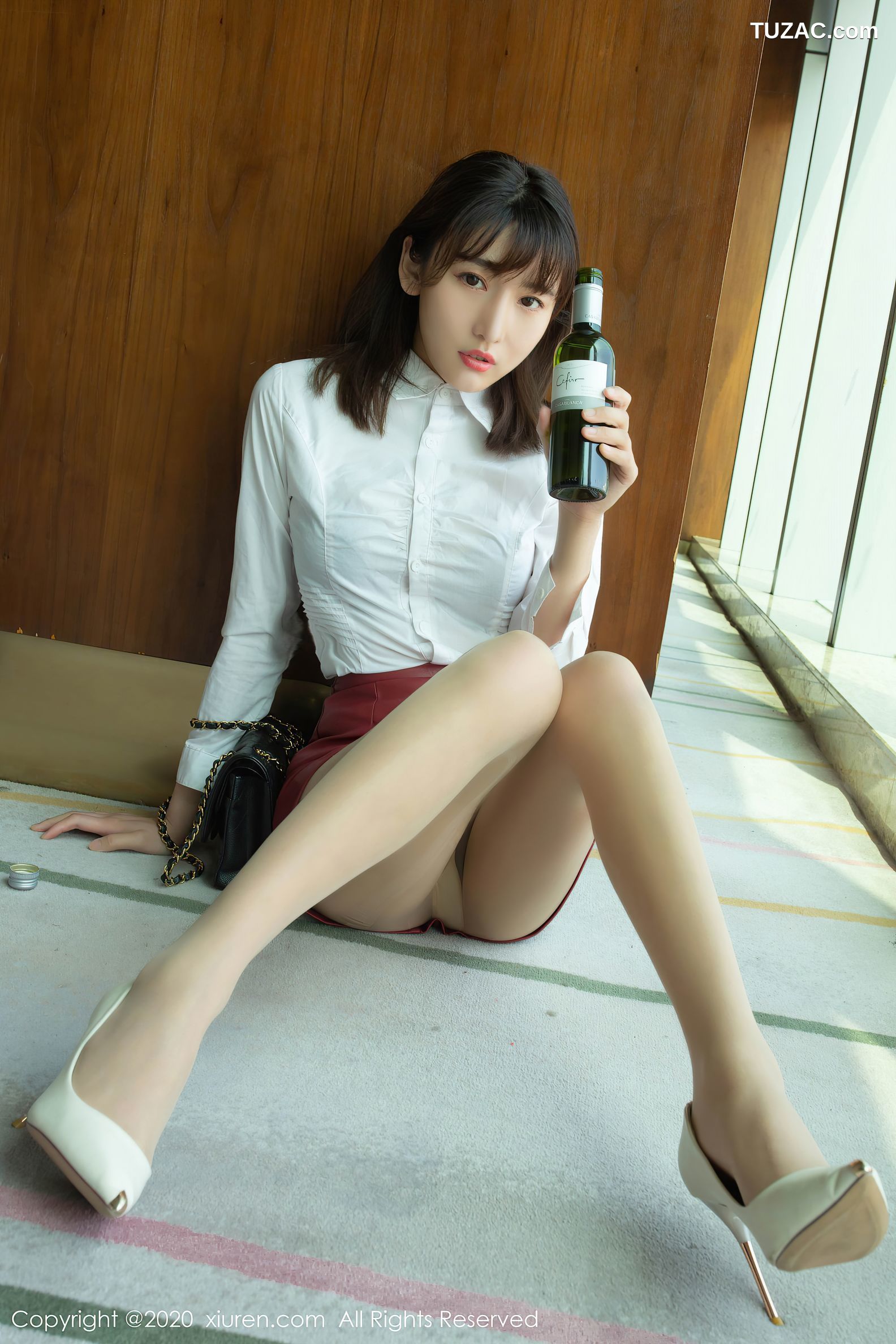 XiuRen秀人网-2393-陆萱萱-《酒后女孩主题系列》-2020.07.31