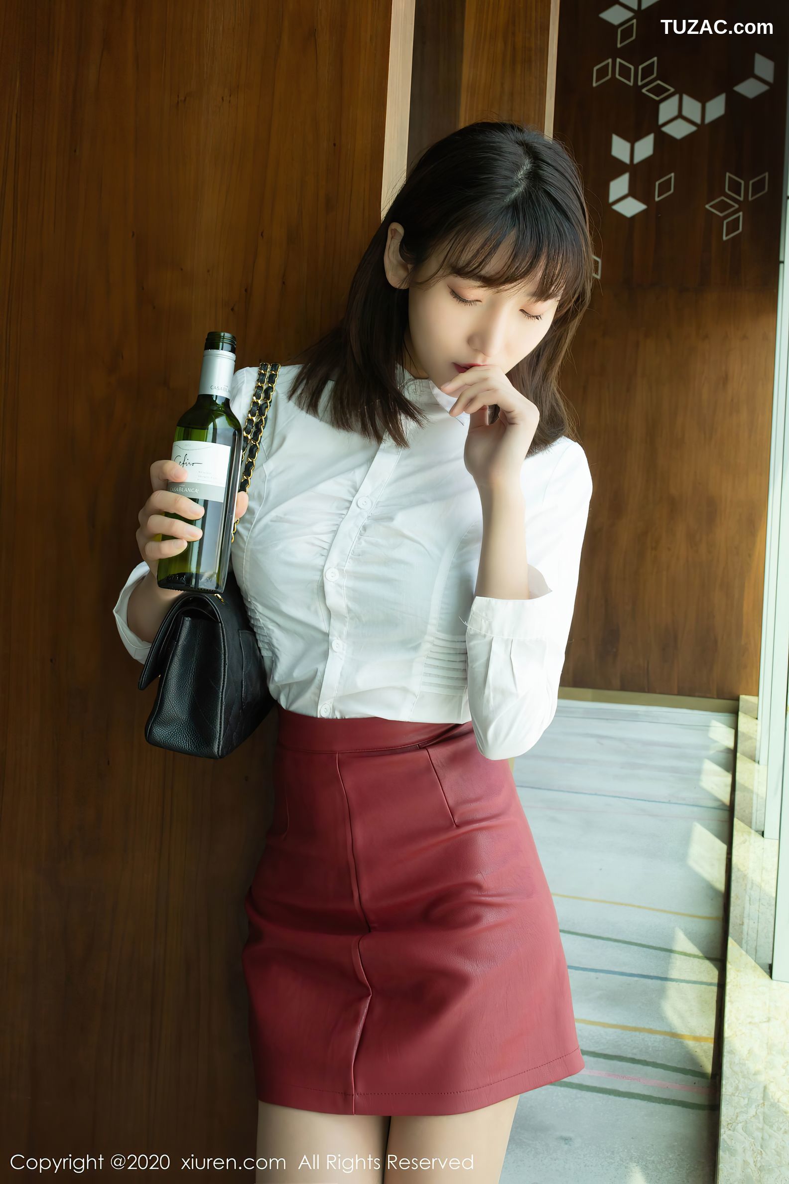 XiuRen秀人网-2393-陆萱萱-《酒后女孩主题系列》-2020.07.31