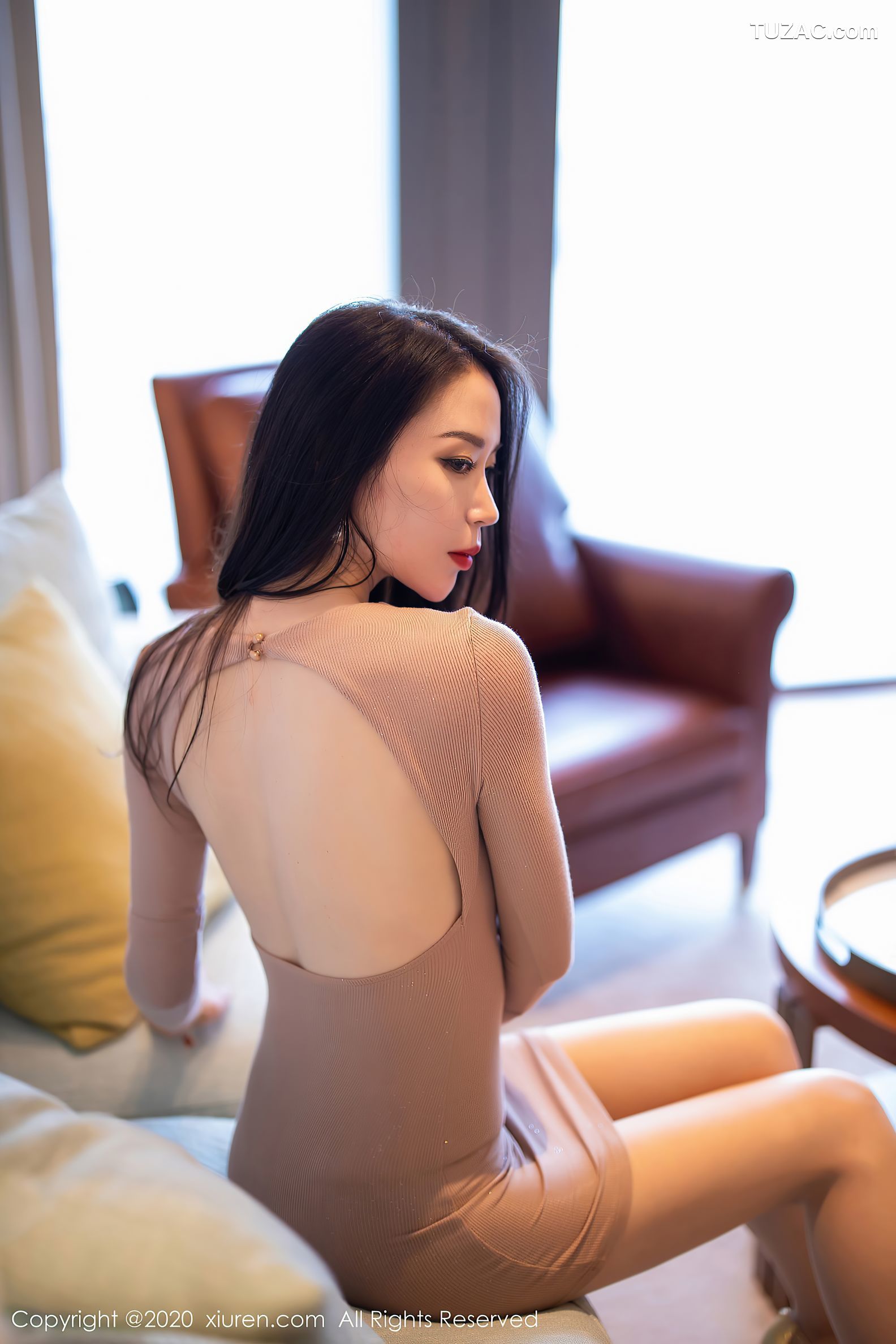 XiuRen秀人网-2403-梦心月-《开背毛衣的含蓄》-2020.08.04