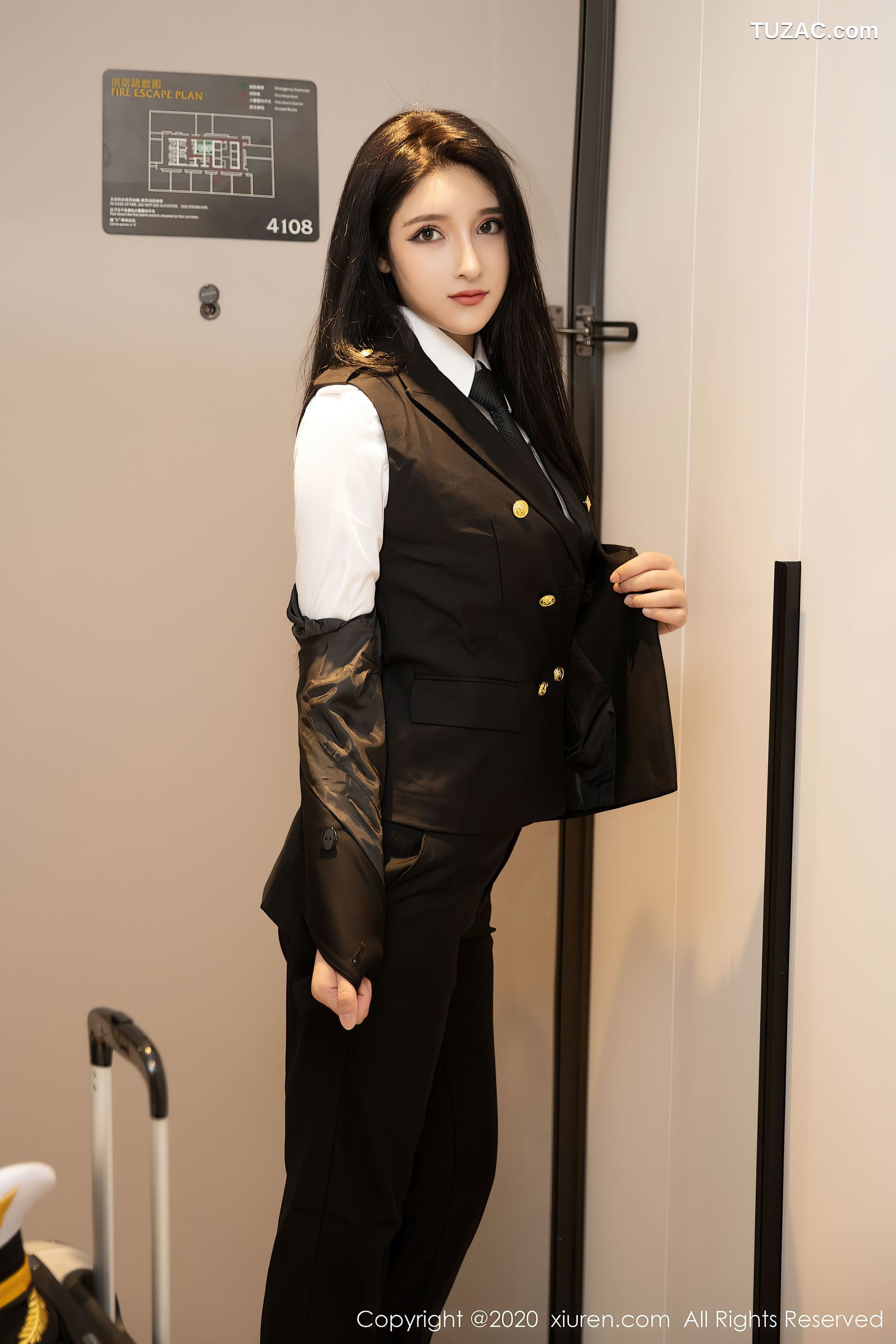 XiuRen秀人网-2484-蛛蛛妹妹-《飒爽帅气的女机长》-2020.08.25