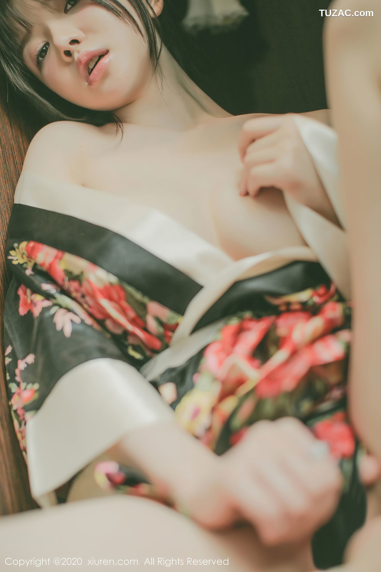 XiuRen秀人网-2581-糯美子-《色彩艳丽的和服》-2020.09.21