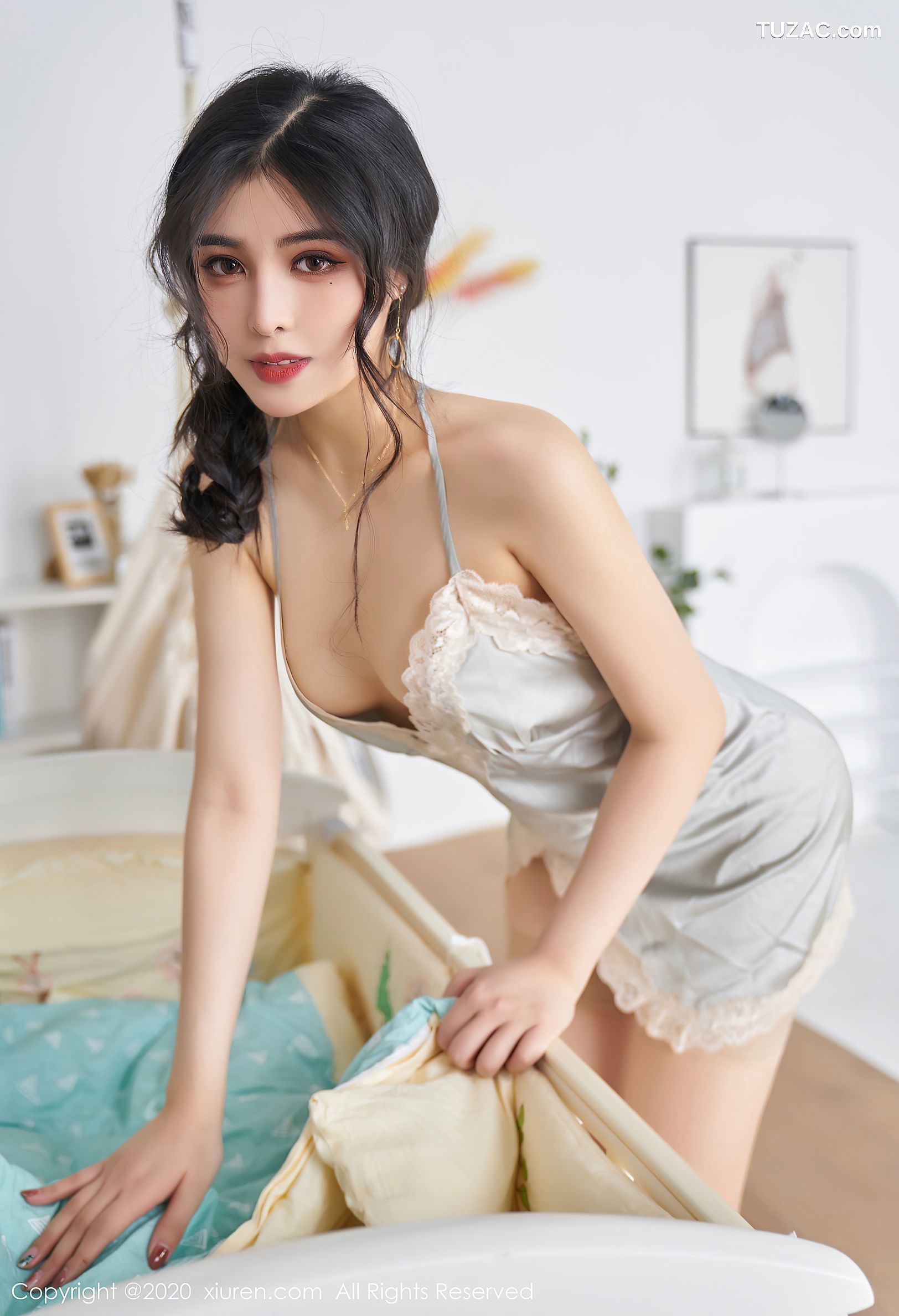 XiuRen秀人网-2737-韩静安-《蕾丝吊裙身姿婀娜别致》-2020.11.04