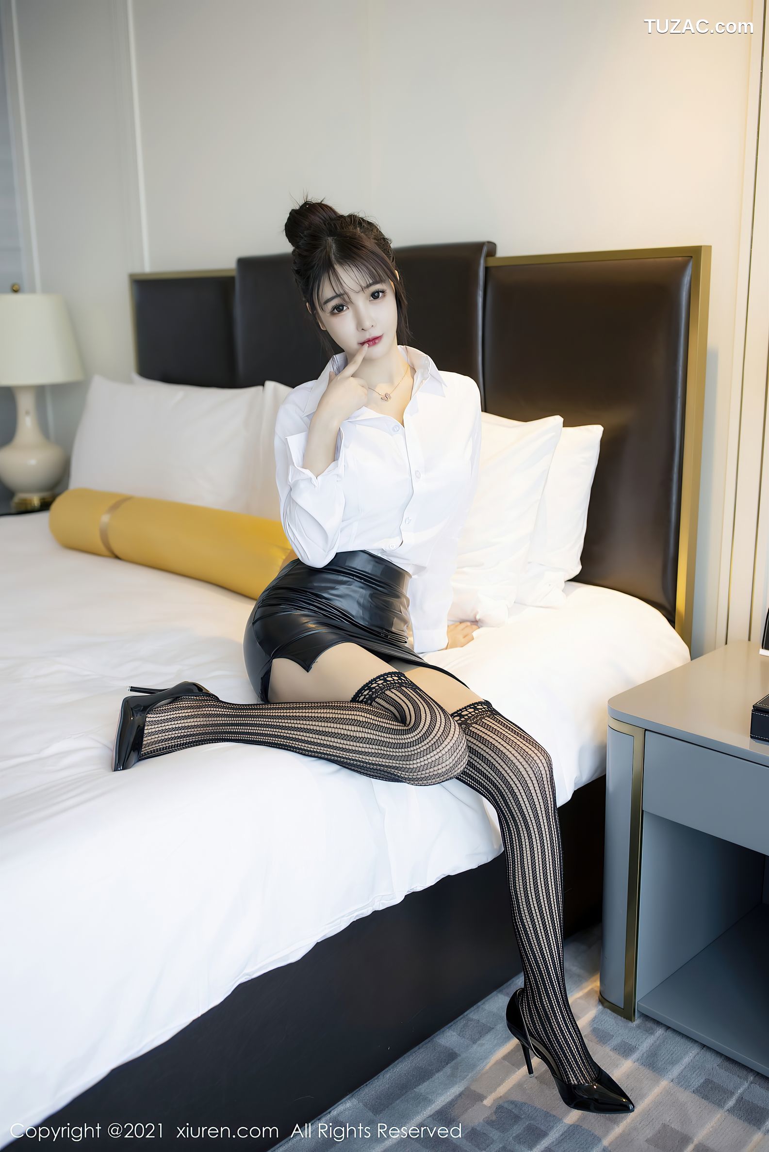 XiuRen秀人网-2976-南初妹妹-《经典的秘书职业装主题系列》-2021.01.06
