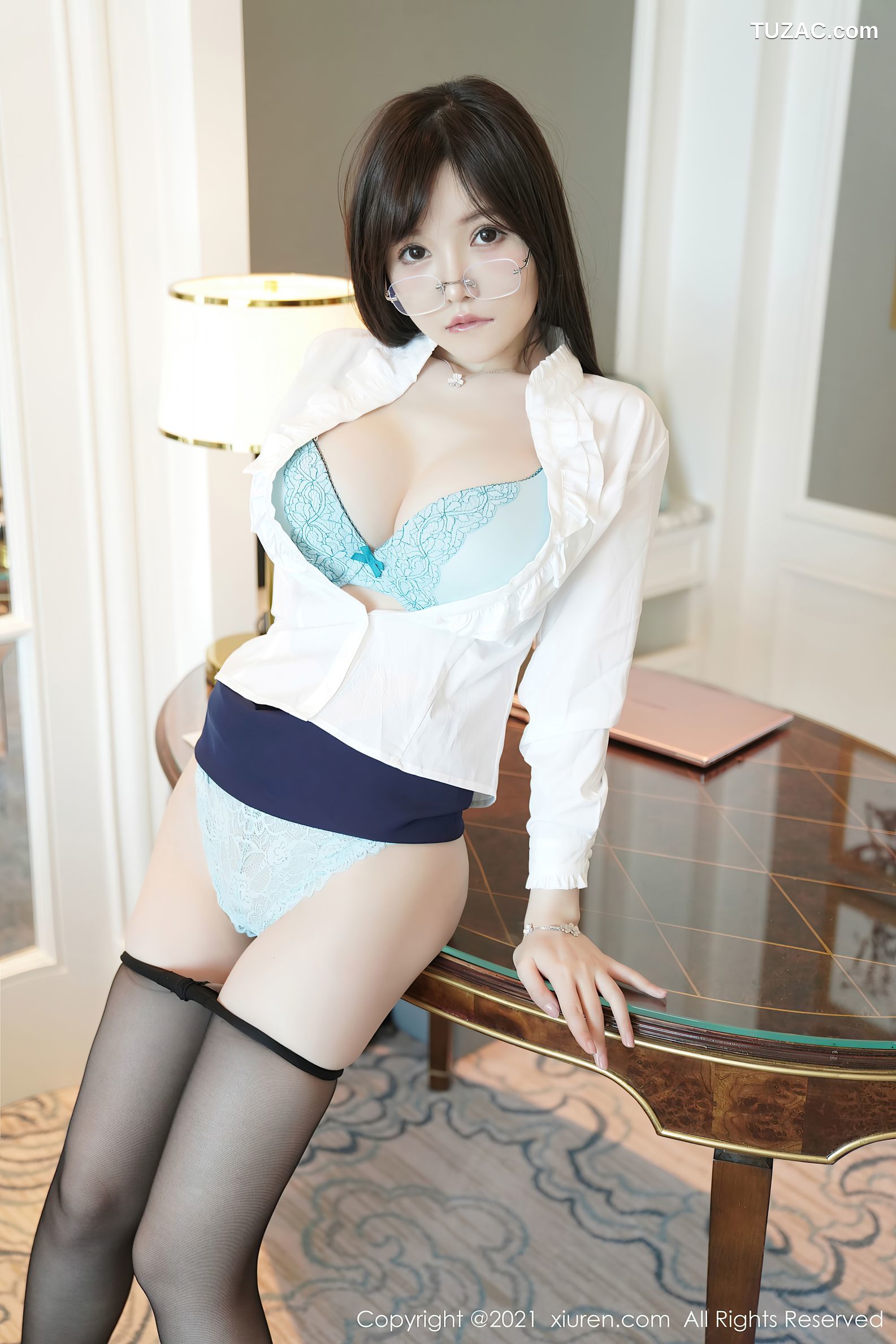 XiuRen秀人网-3026-糯美子MINIbabe-澳门旅拍-前台接待剧情主题黑丝裤袜-2021.01.20