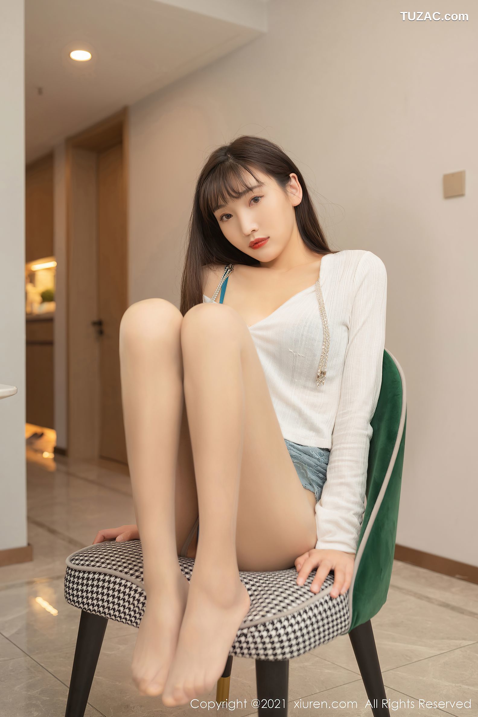 XiuRen秀人网-3084-陆萱萱-三亚旅拍-性感人妻主题肉丝-2021.02.04