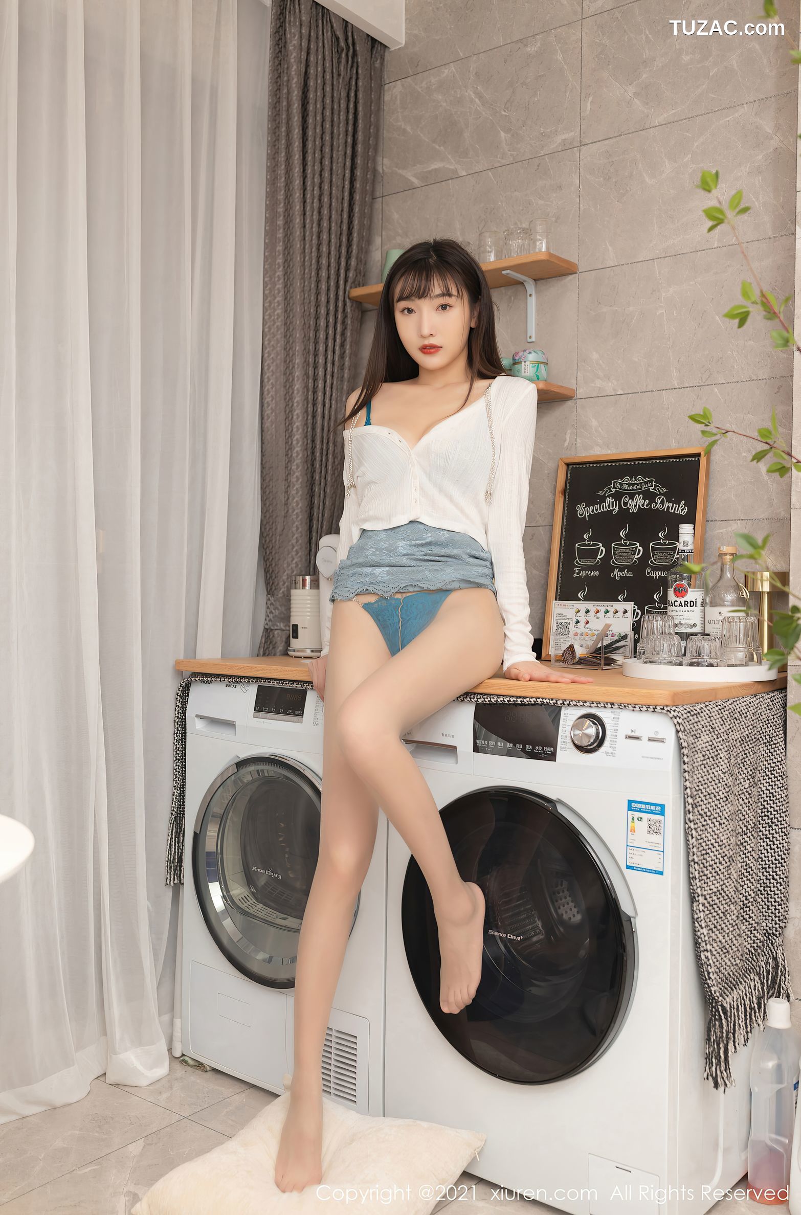 XiuRen秀人网-3084-陆萱萱-三亚旅拍-性感人妻主题肉丝-2021.02.04