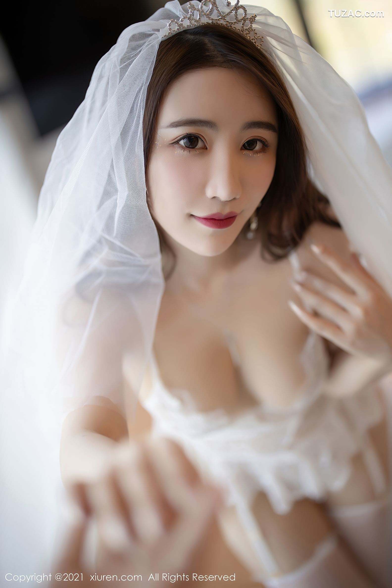 XiuRen秀人网-3166-Cherry绯月樱-三亚旅拍-轻薄婚纱吊带蕾丝袜-2021.03.04