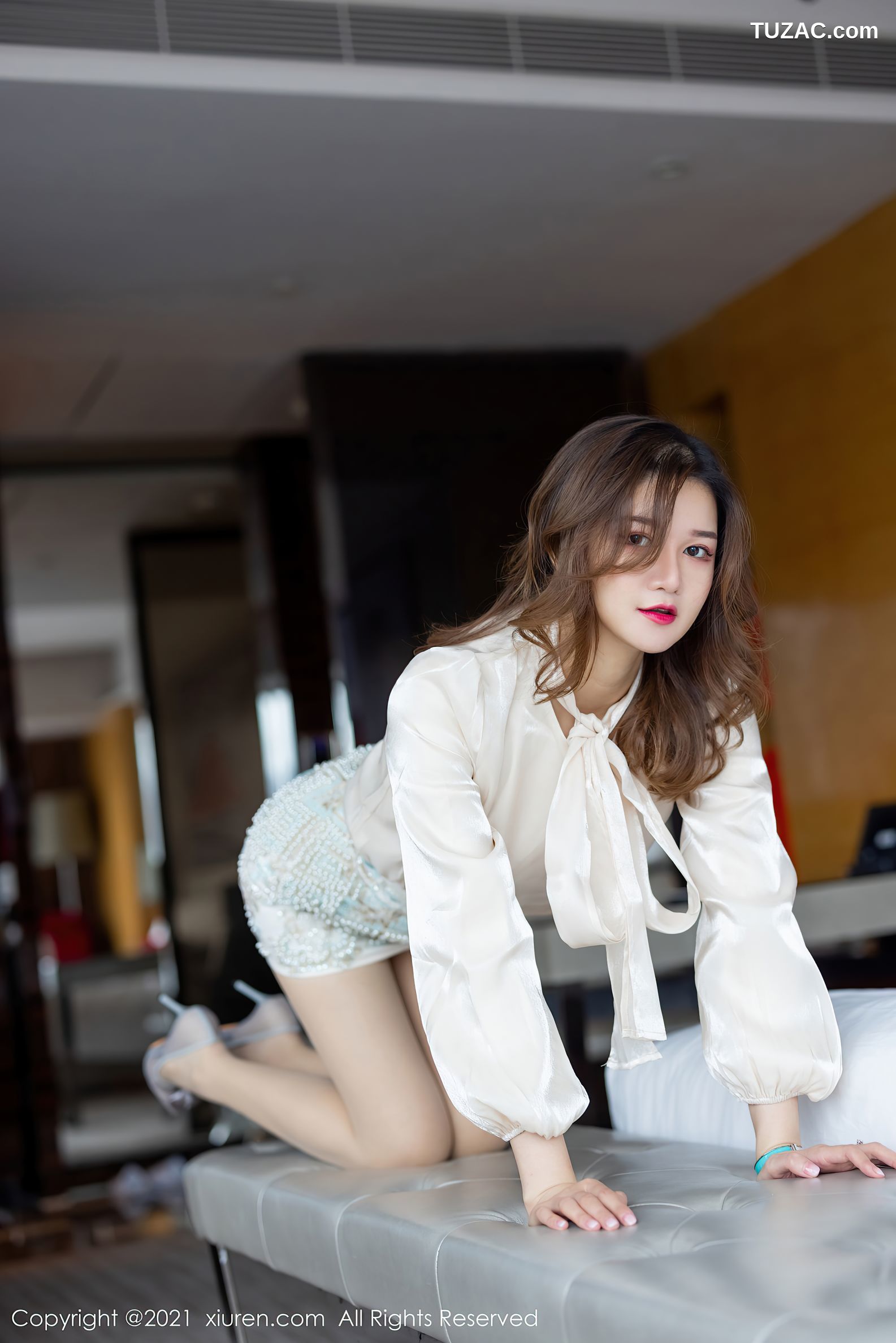 XiuRen秀人网-3211-芷萱mimi-华丽璀璨服饰性感内衣-2021.03.17