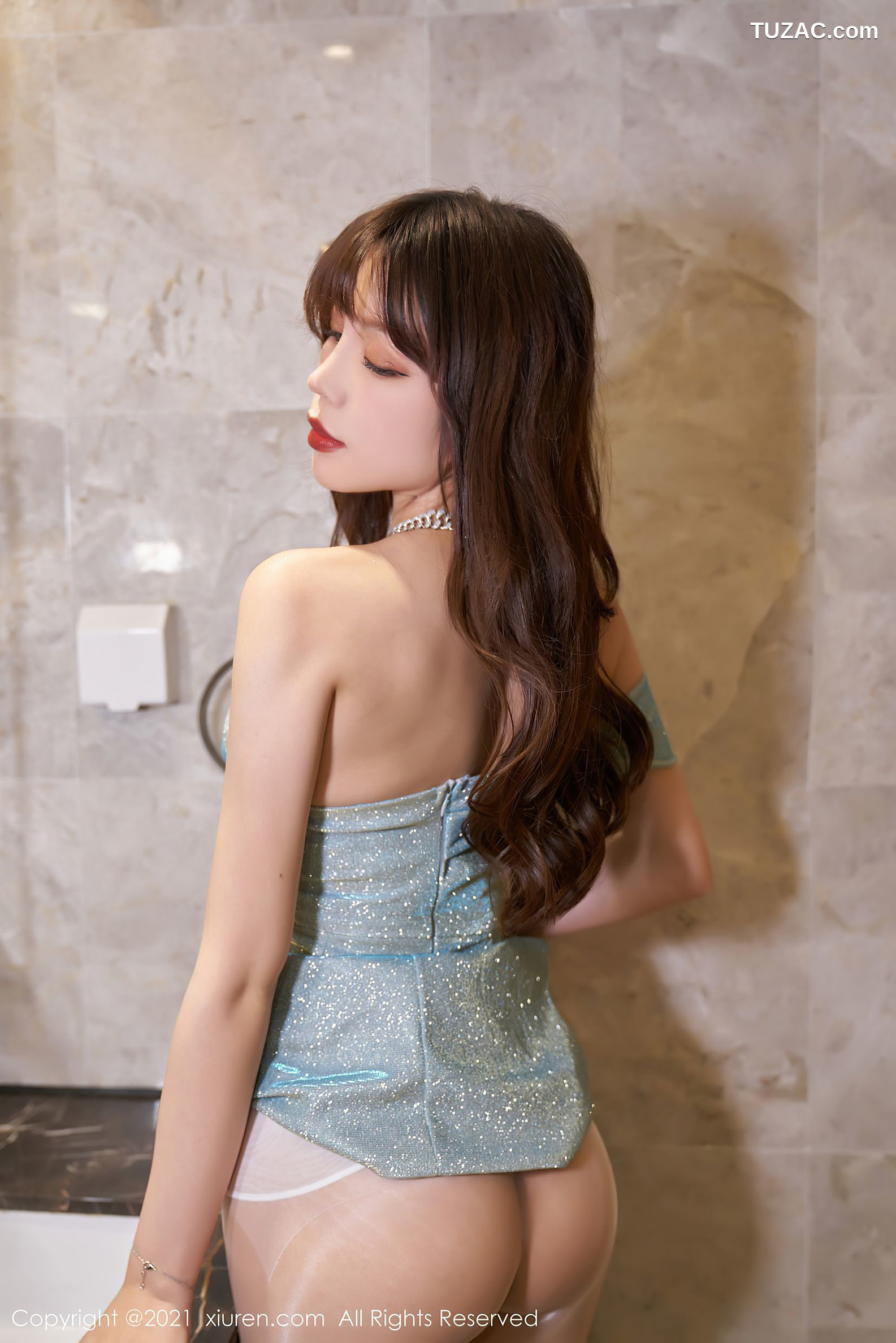 XiuRen秀人网-3380-芝芝Booty-抹胸礼裙闪亮肉丝裤袜-2021.05.07