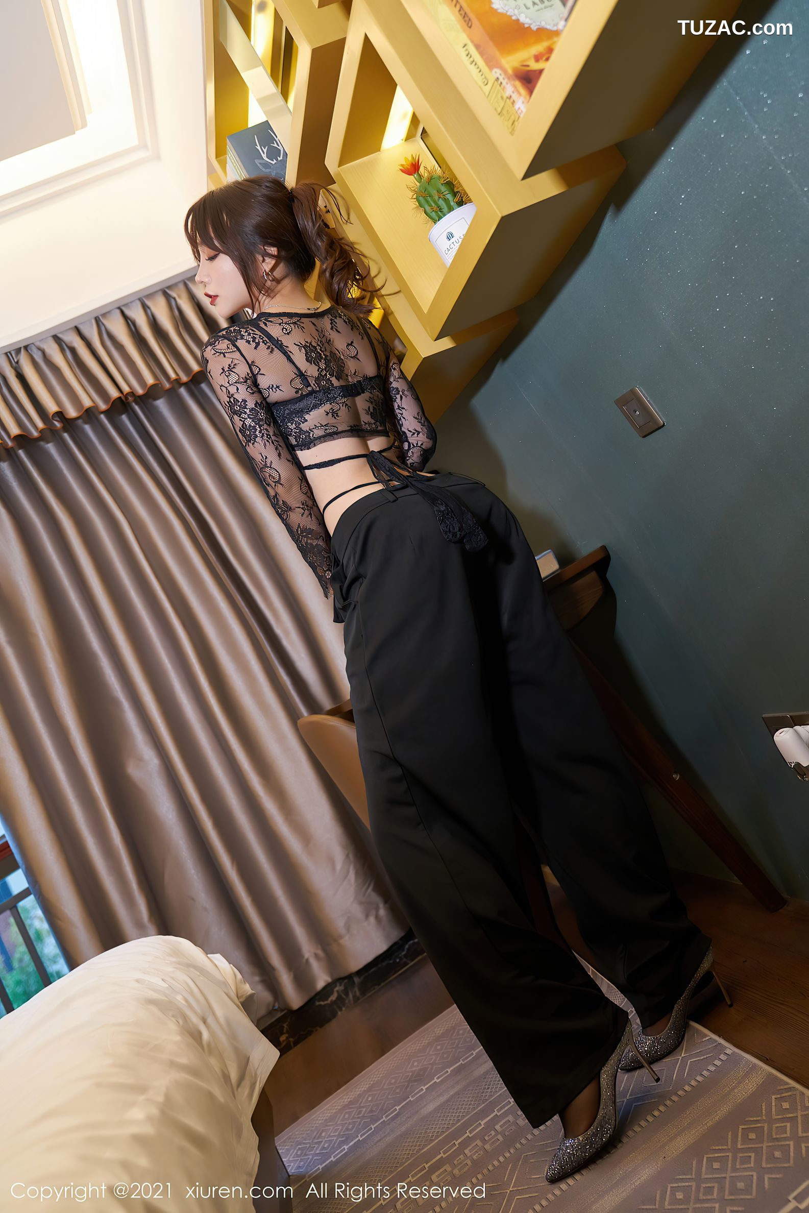 XiuRen秀人网-3414-芝芝Booty-黑色蕾丝情趣内衣蕾丝吊带袜-2021.05.14