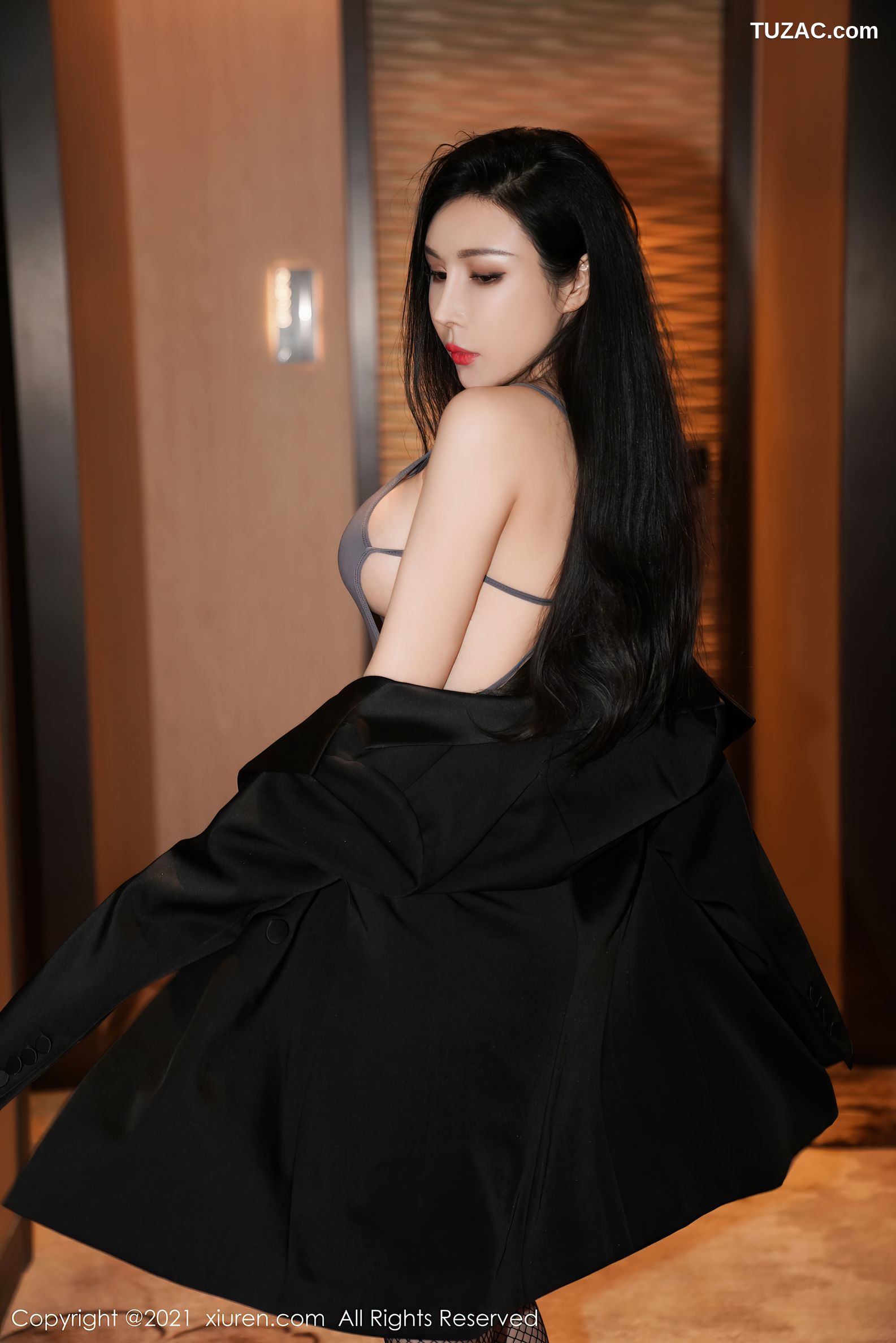 XiuRen秀人网-3432-田冰冰-轻透吊带裙黑丝渔网-2021.05.19