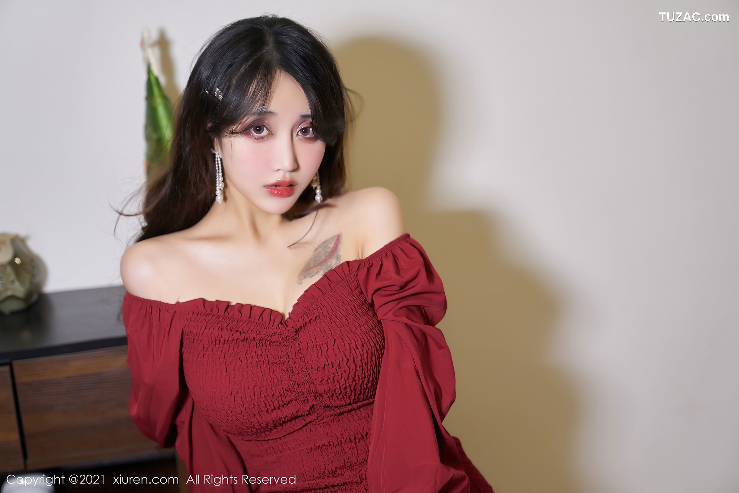 XiuRen秀人网-3476-林子欣Freya-心愿旅拍-深V抹胸短裙黑丝-2021.05.28