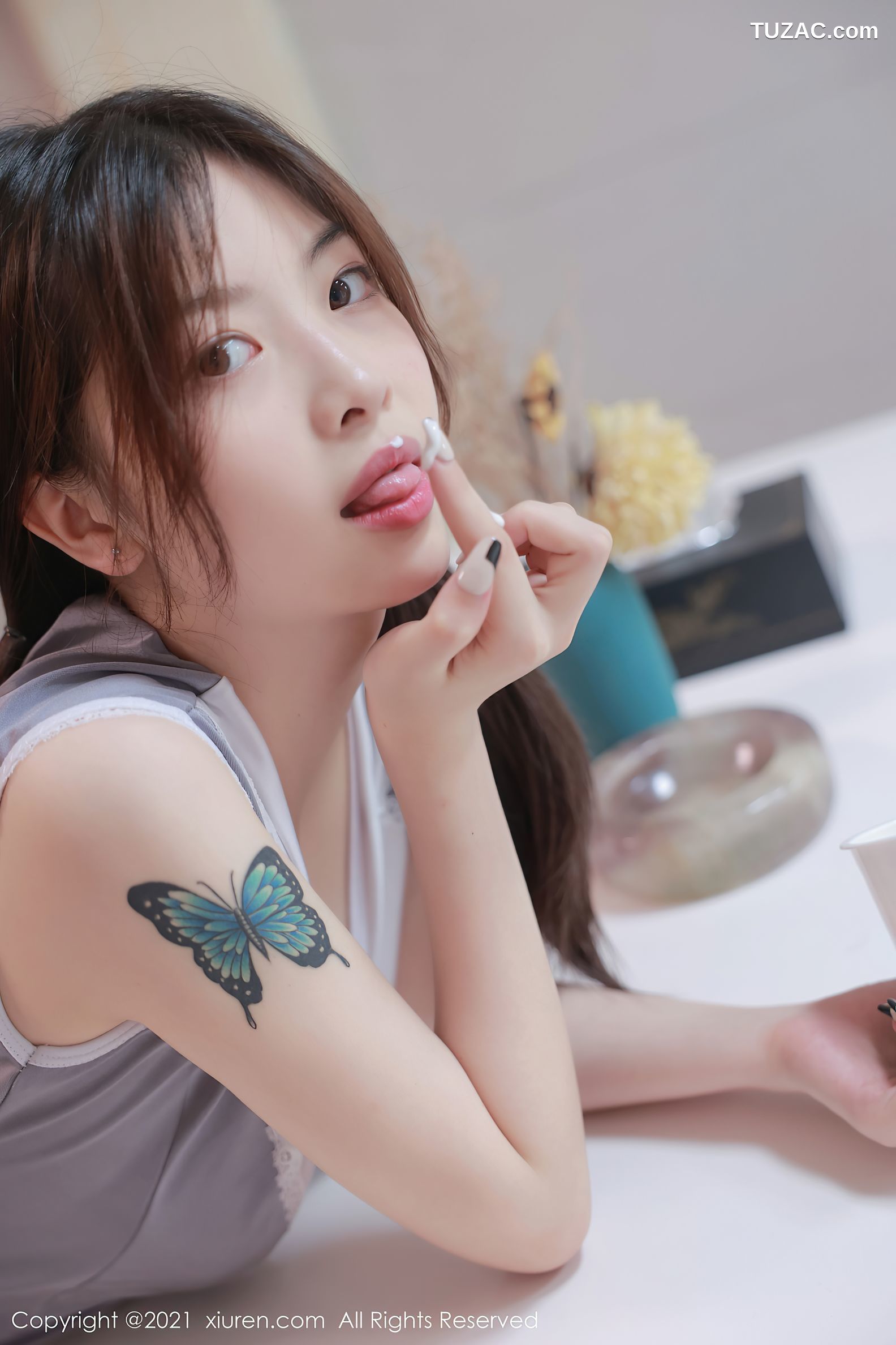 XiuRen秀人网-3622-明日花桃桃-性感女仆装白色蕾丝吊带袜柔媚-2021.07.05