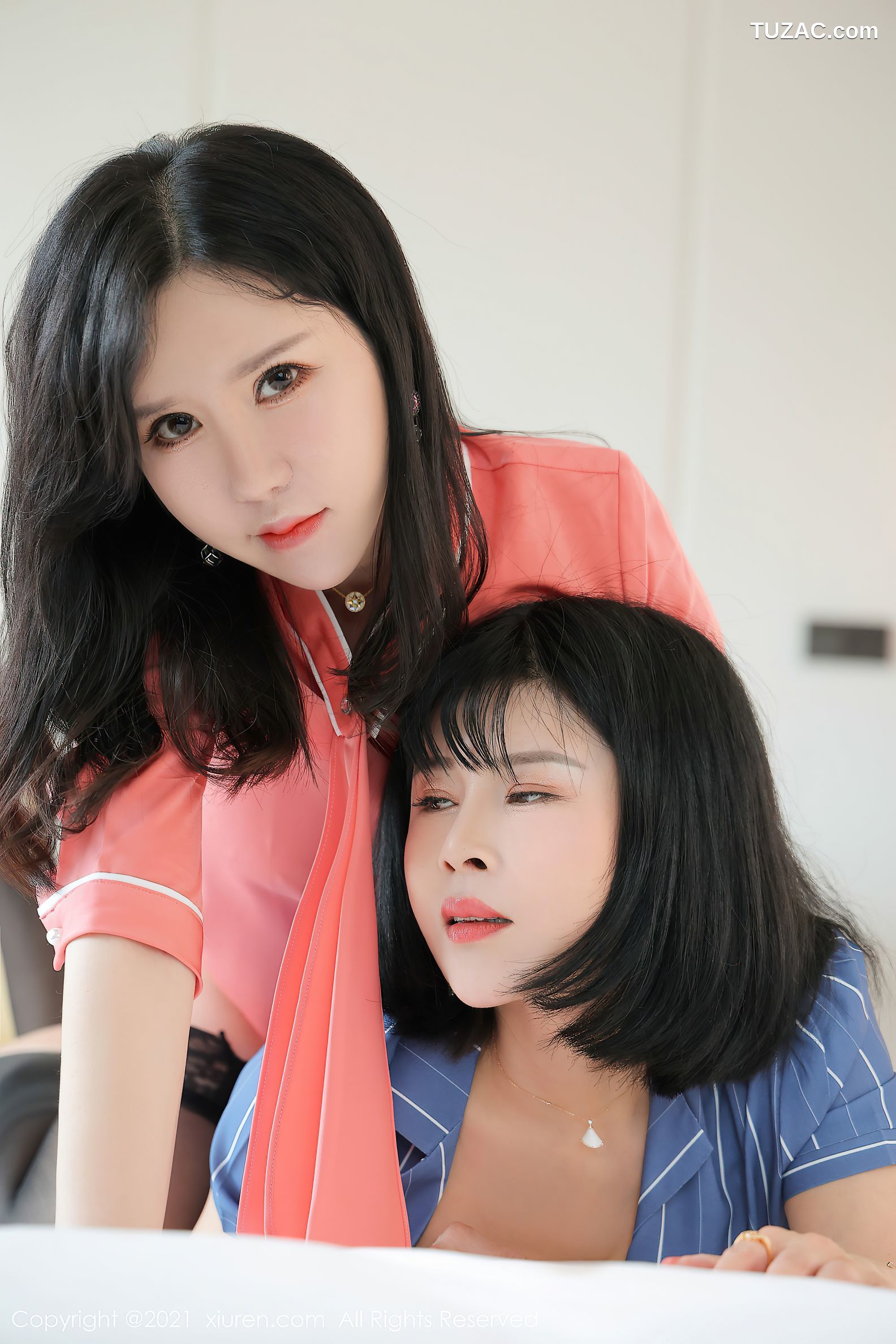 XiuRen秀人网-3699-乖乖小野喵-沈欢欣-性感姐妹花蕾丝袜-2021.07.22
