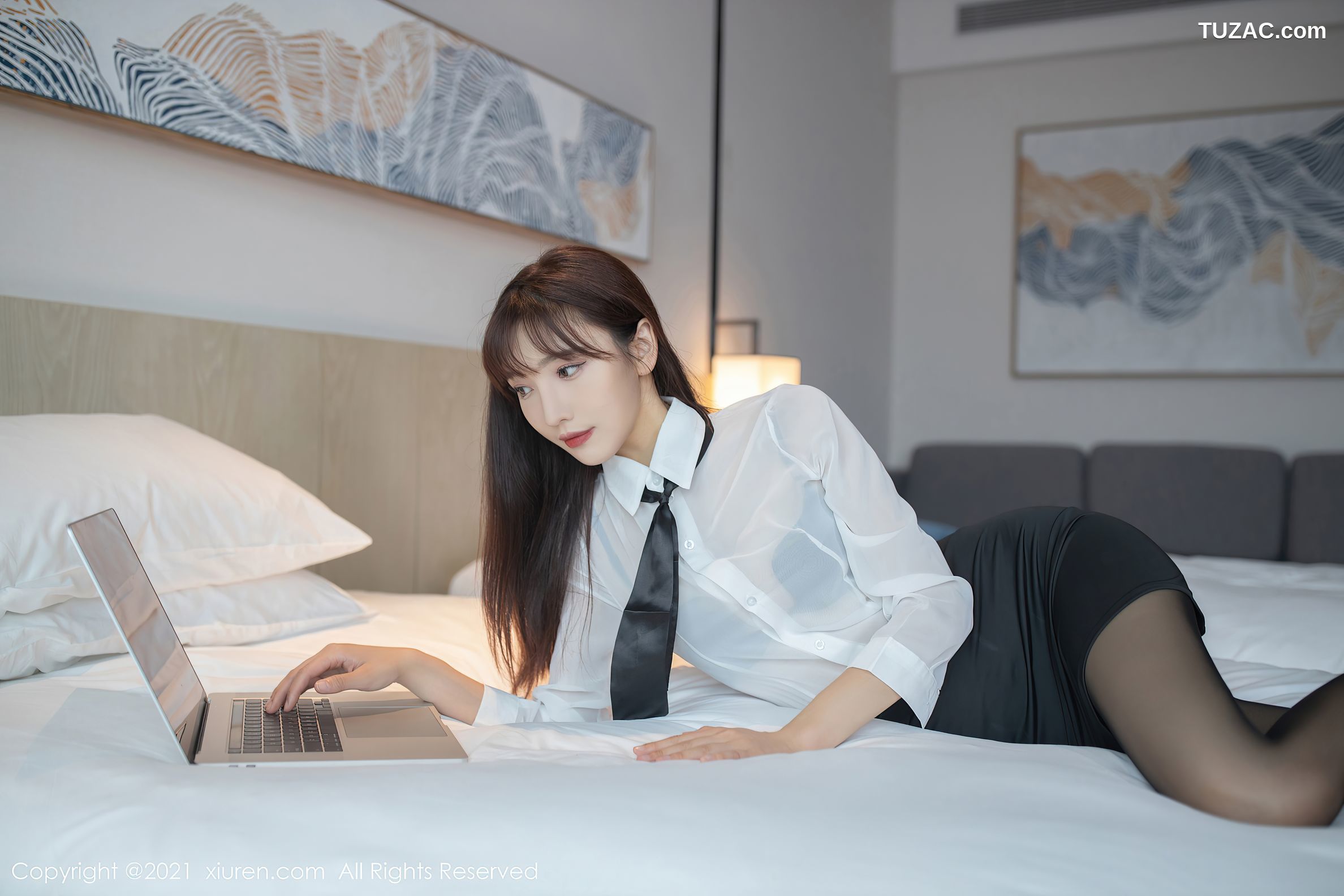 XiuRen秀人网-3705-陆萱萱-出差剧情主题酒店床上性感内衣黑丝-2021.07.22