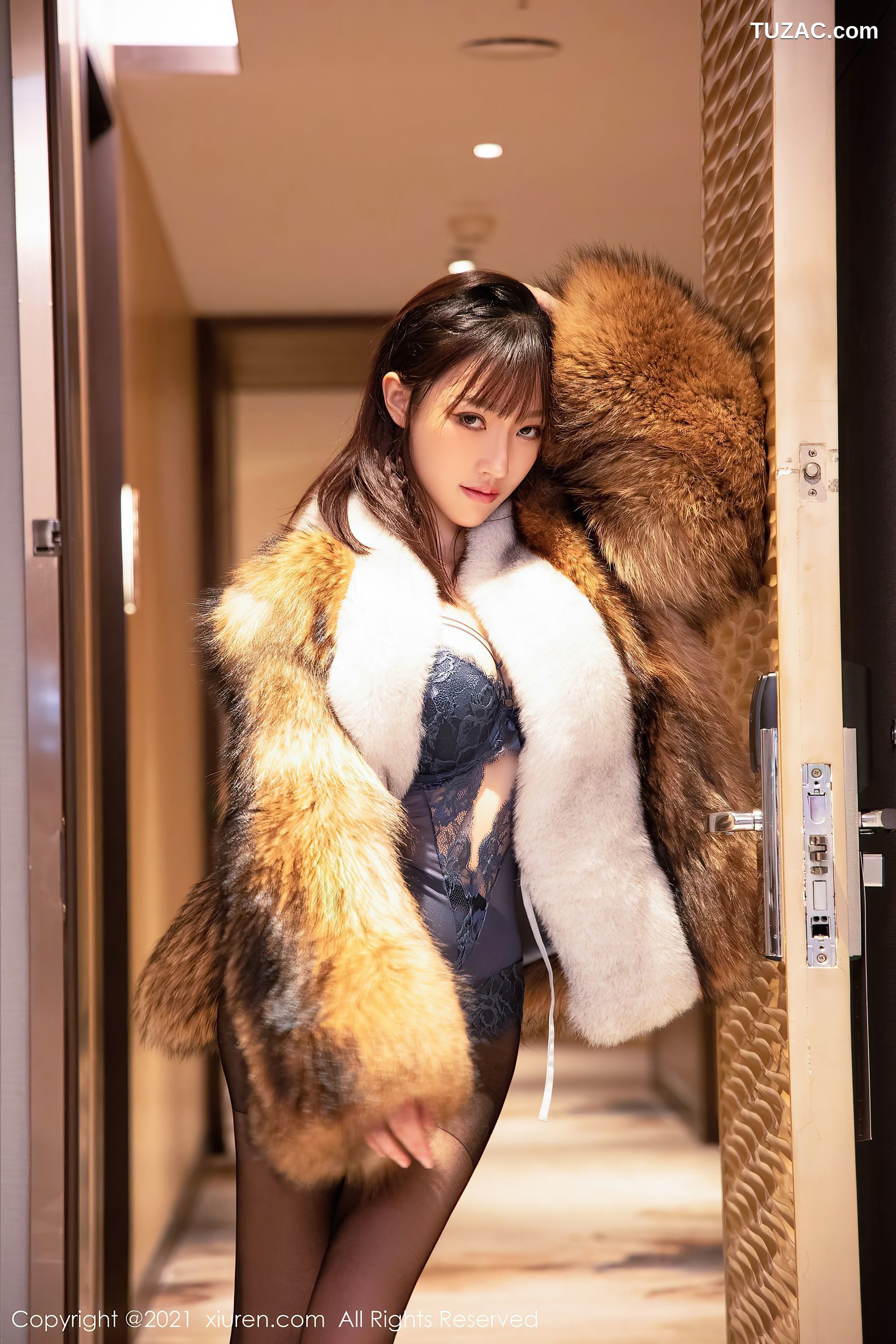 XiuRen秀人网-4031-西门小玉-皮草服饰蕾丝内衣黑丝-2021.10.08