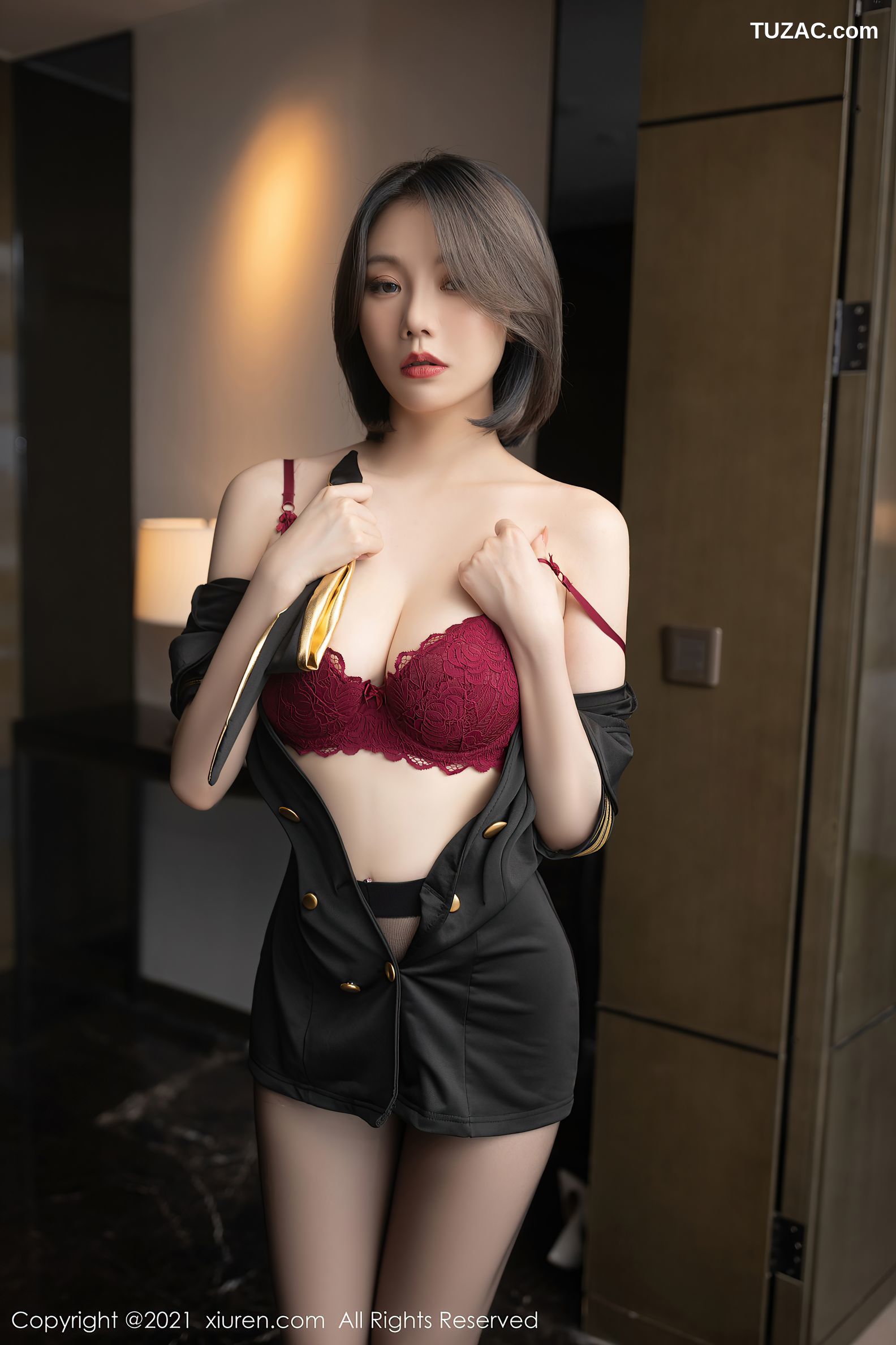 XiuRen秀人网-4034-安然Maleah-重庆旅拍空姐制服主题黑丝-2021.10.08