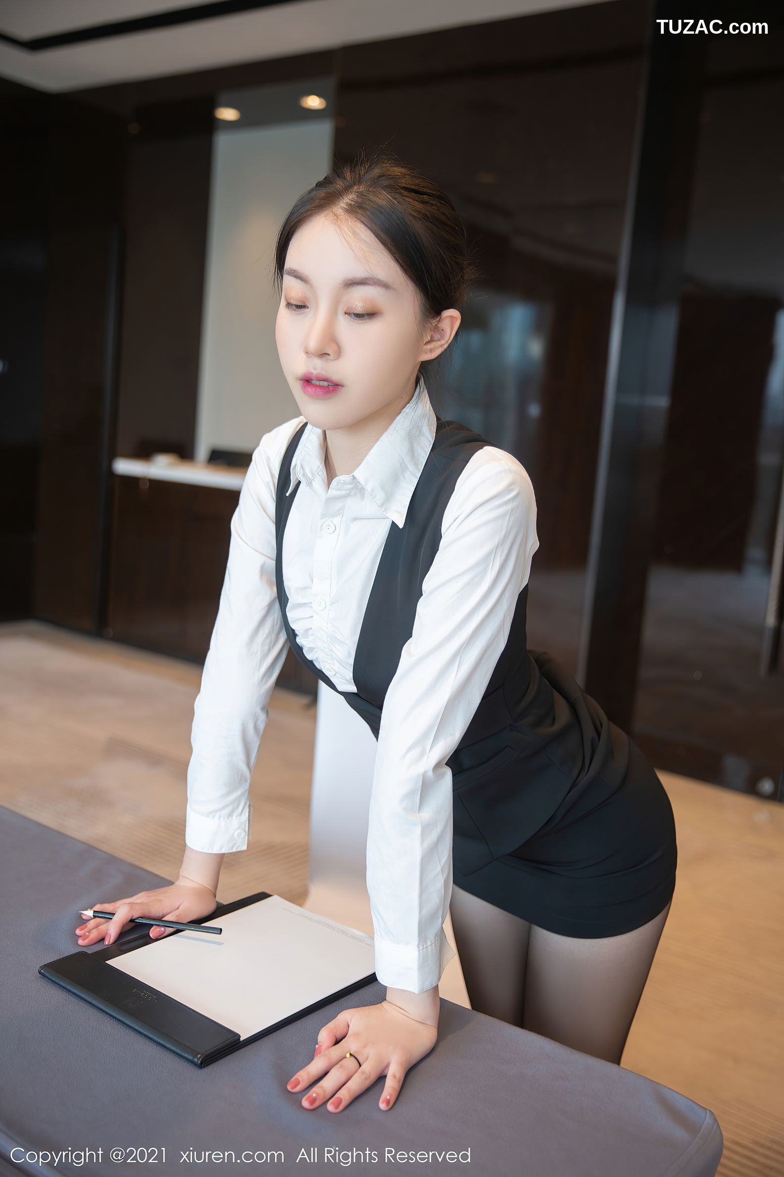 XiuRen秀人网-4083-一颗甜蛋黄a-会议室主题职业装白衬衫黑短裙黑丝-2021.10.19