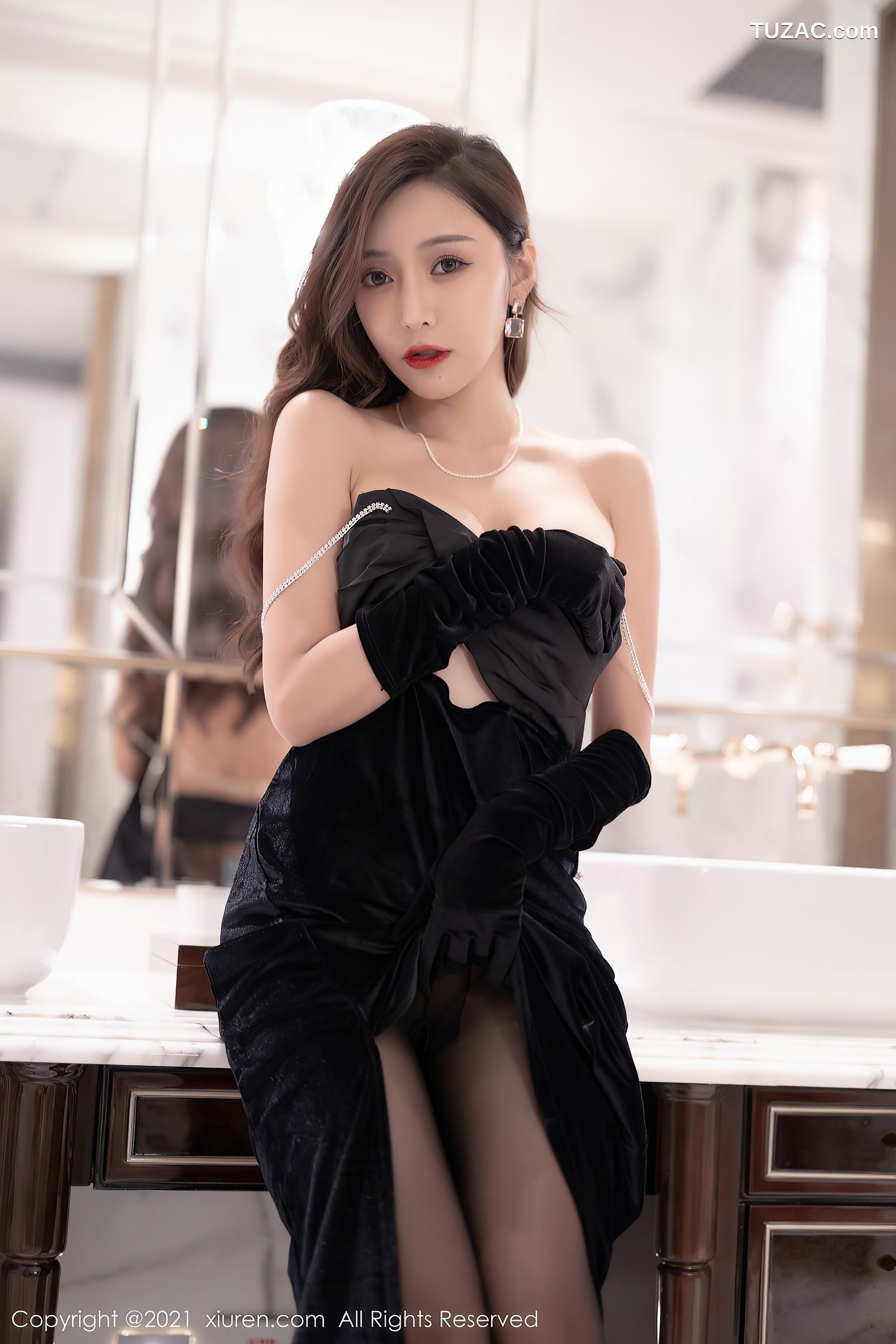 XiuRen秀人网-4101-王馨瑶Yanni-深圳旅拍-典雅礼服黑丝-2021.10.22