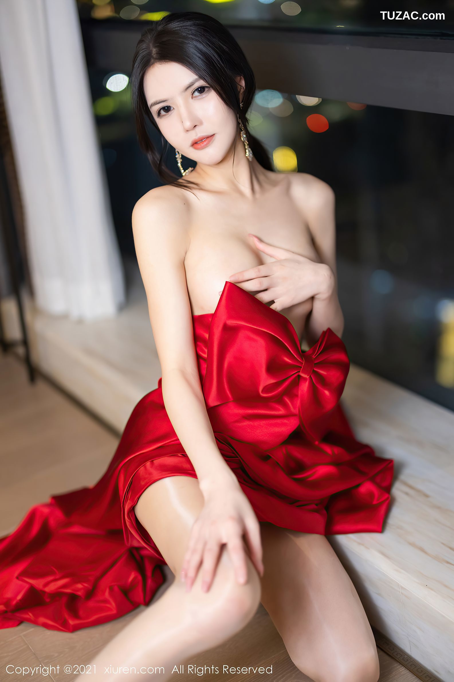 XiuRen秀人网-4133-媛媛酱belle-长三角旅拍猩红礼裙-2021.10.28