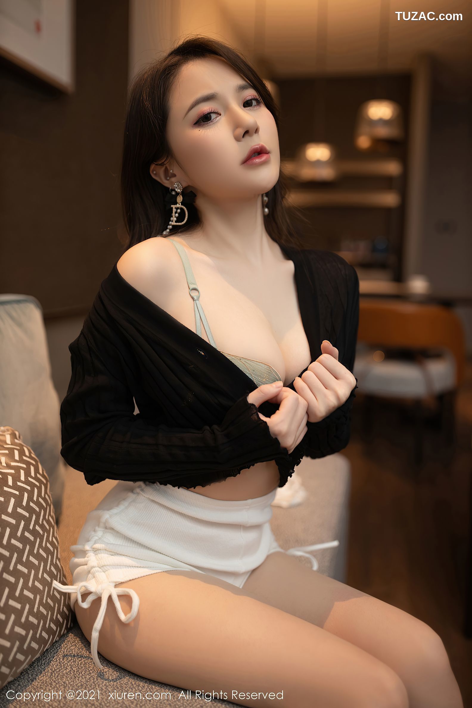 XiuRen秀人网-4139-鱼子酱Fish-江浙沪旅拍白色短裙肉丝-2021.10.29
