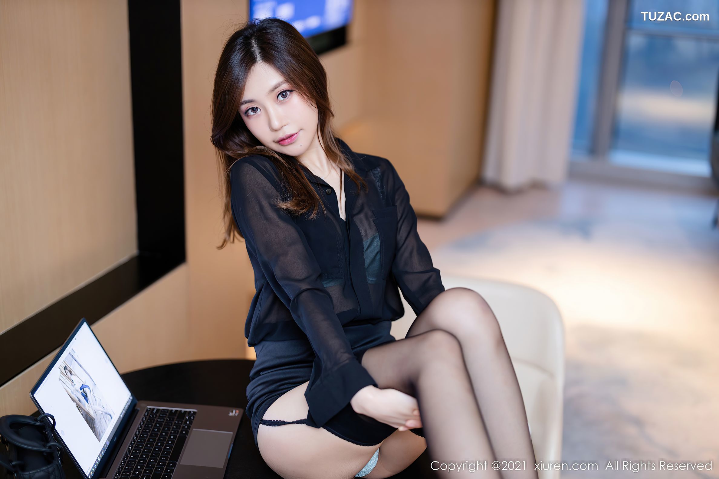 XiuRen秀人网-4285-绮里嘉Ula-职业装情趣内衣蕾丝吊带袜-2021.11.30