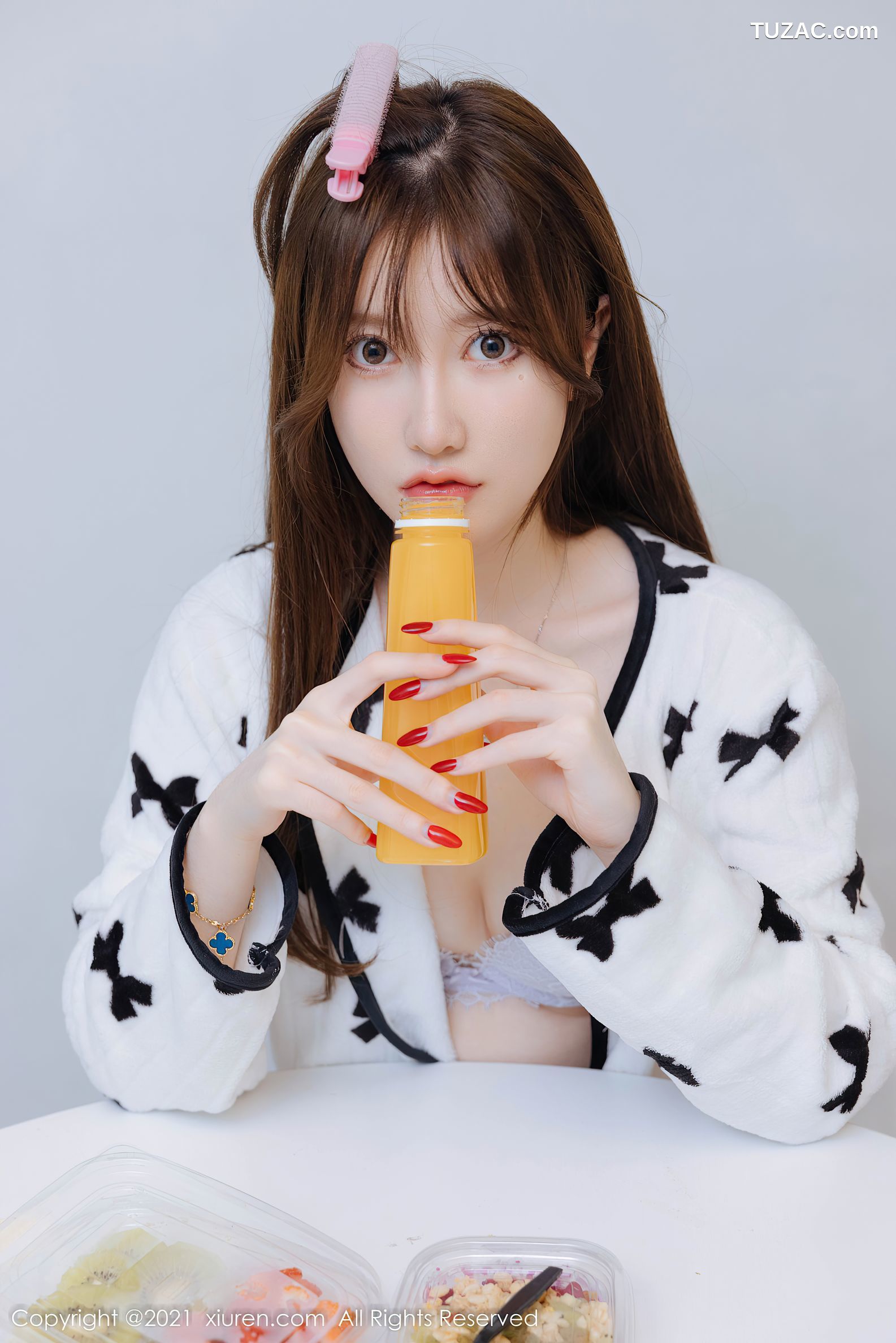 XiuRen秀人网-4365-美桃酱-女主持主题蕾丝内衣超薄肉丝-2021.12.21
