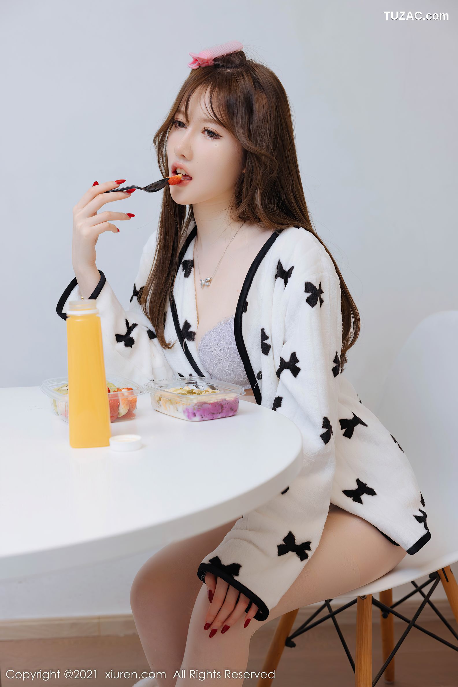XiuRen秀人网-4365-美桃酱-女主持主题蕾丝内衣超薄肉丝-2021.12.21