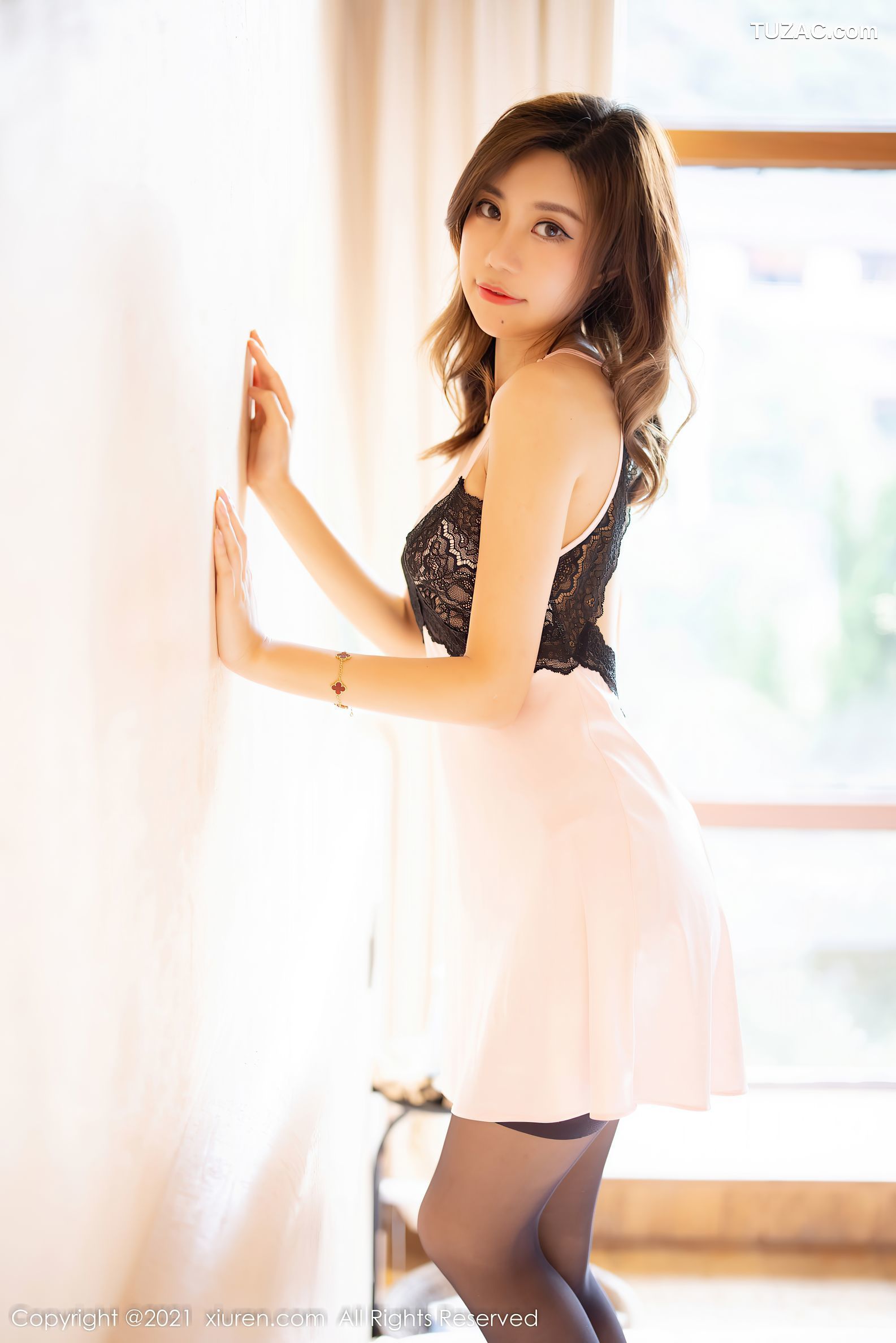 XiuRen秀人网-4398-绮里嘉Ula-粉色睡裙黑色蕾丝内衣黑丝吊带袜-2021.12.28