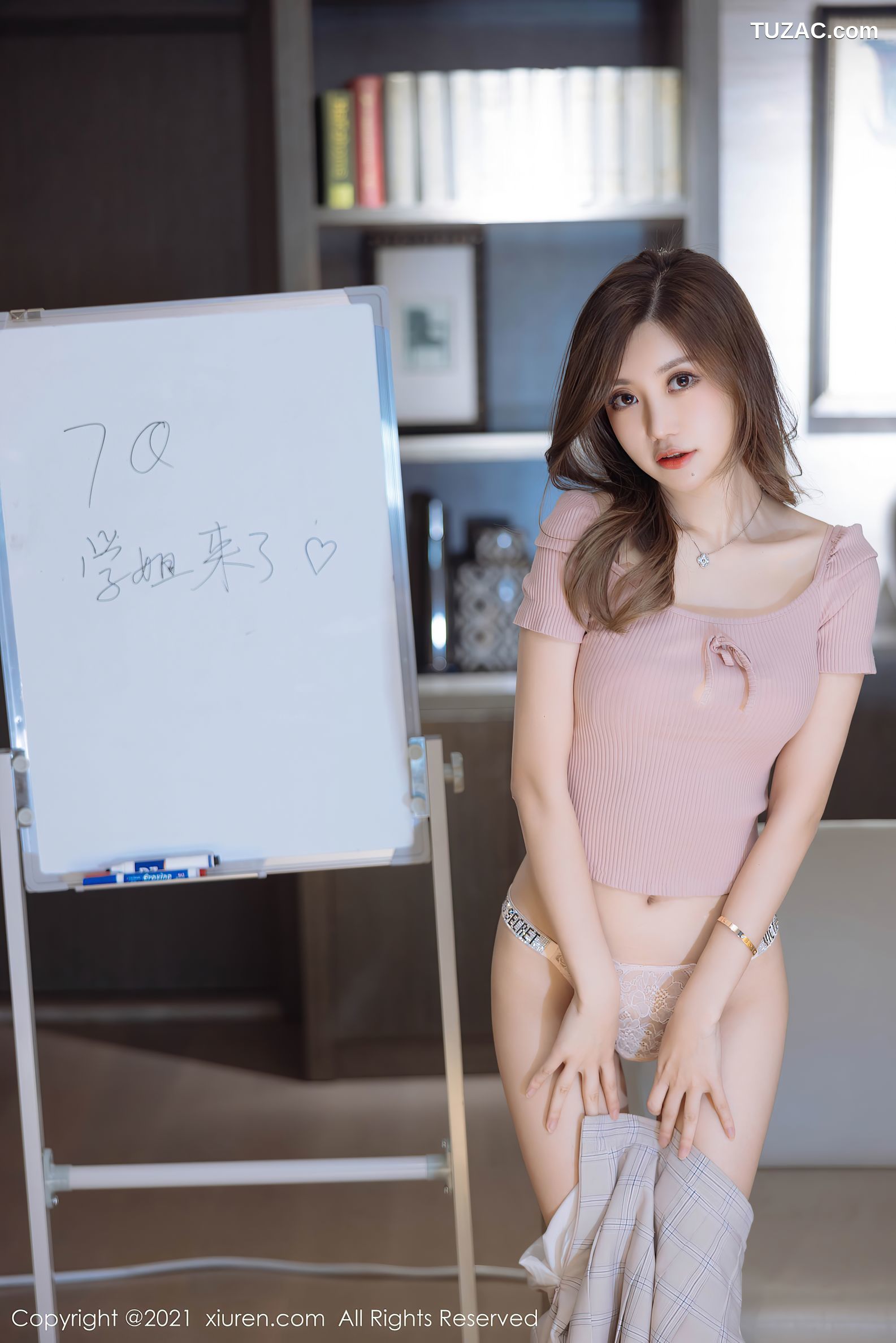 XiuRen秀人网-4415-绮里嘉Ula-元旦心愿回馈主题-性感服饰-2021.12.31