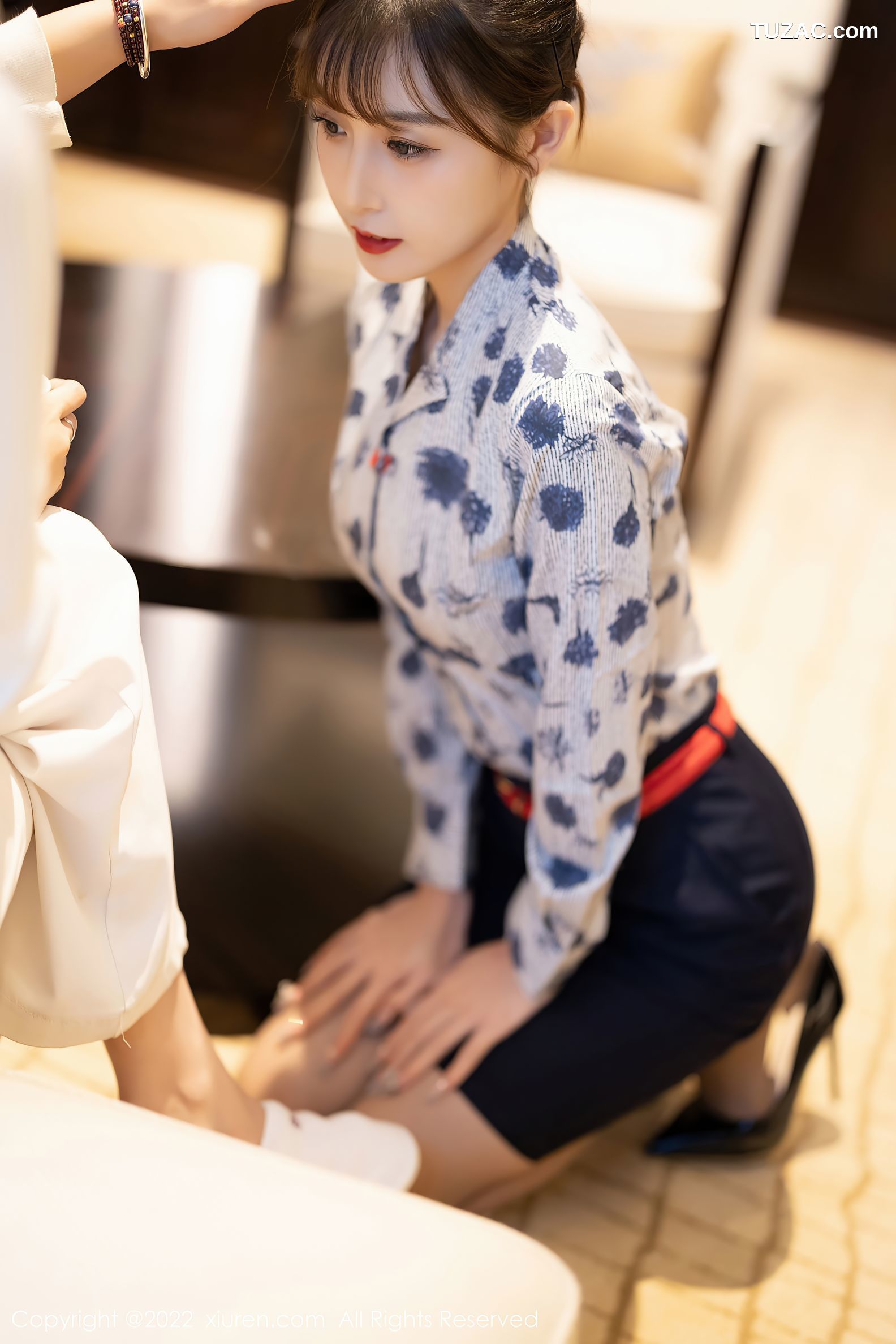 XiuRen秀人网-4447-林星阑-空姐制服性感黑色内衣灰丝裤袜-2022.01.11