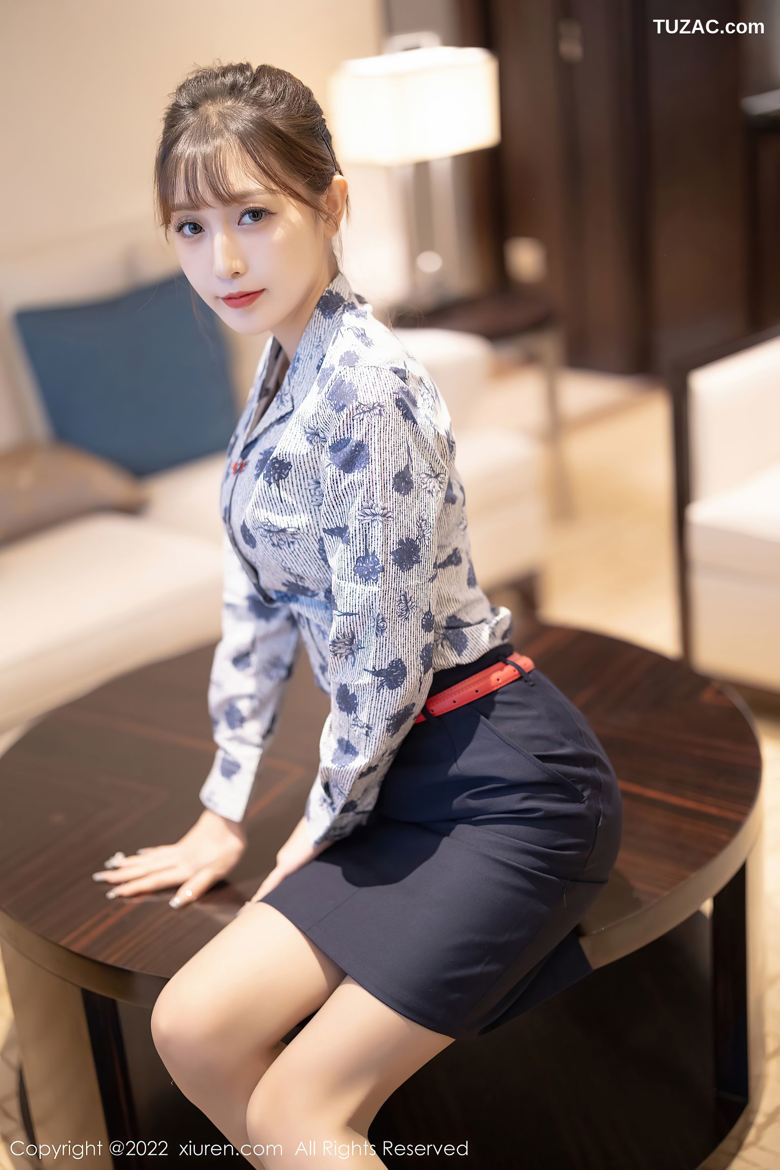 XiuRen秀人网-4447-林星阑-空姐制服性感黑色内衣灰丝裤袜-2022.01.11