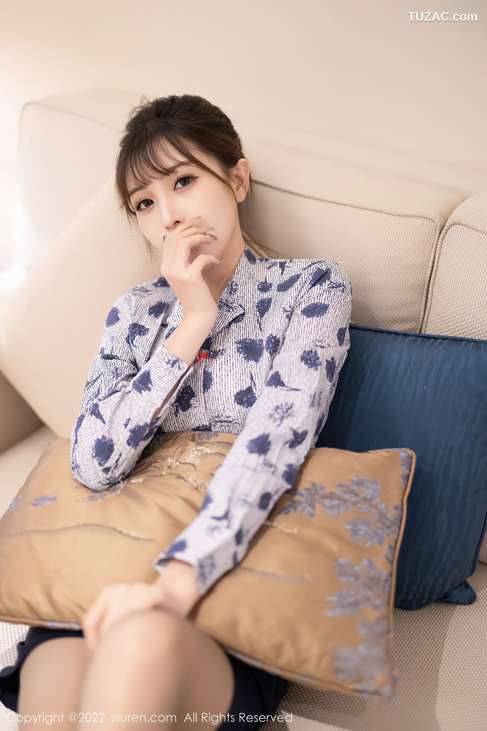 XiuRen秀人网-4447-林星阑-空姐制服性感黑色内衣灰丝裤袜-2022.01.11