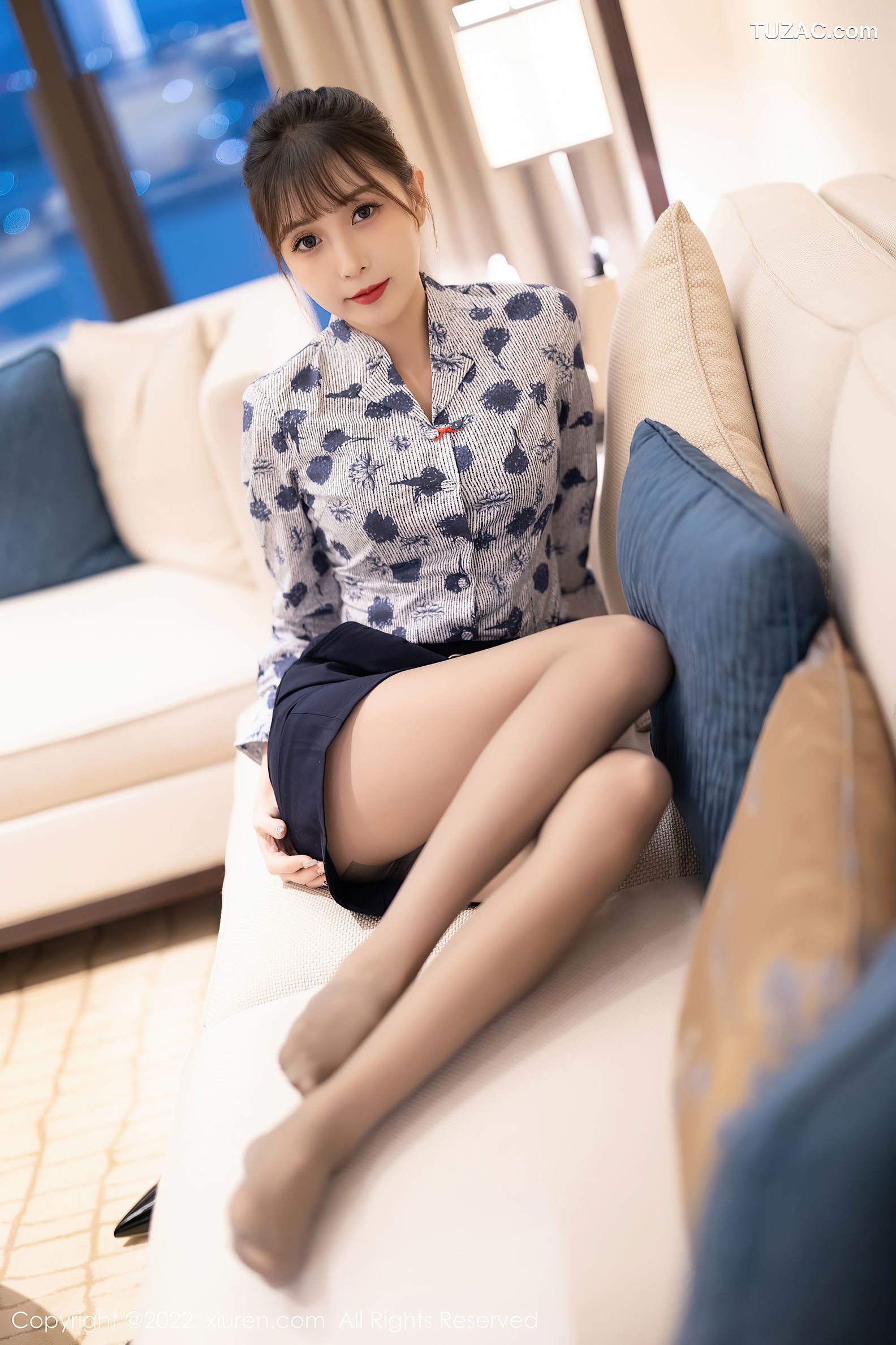 XiuRen秀人网-4447-林星阑-空姐制服性感黑色内衣灰丝裤袜-2022.01.11