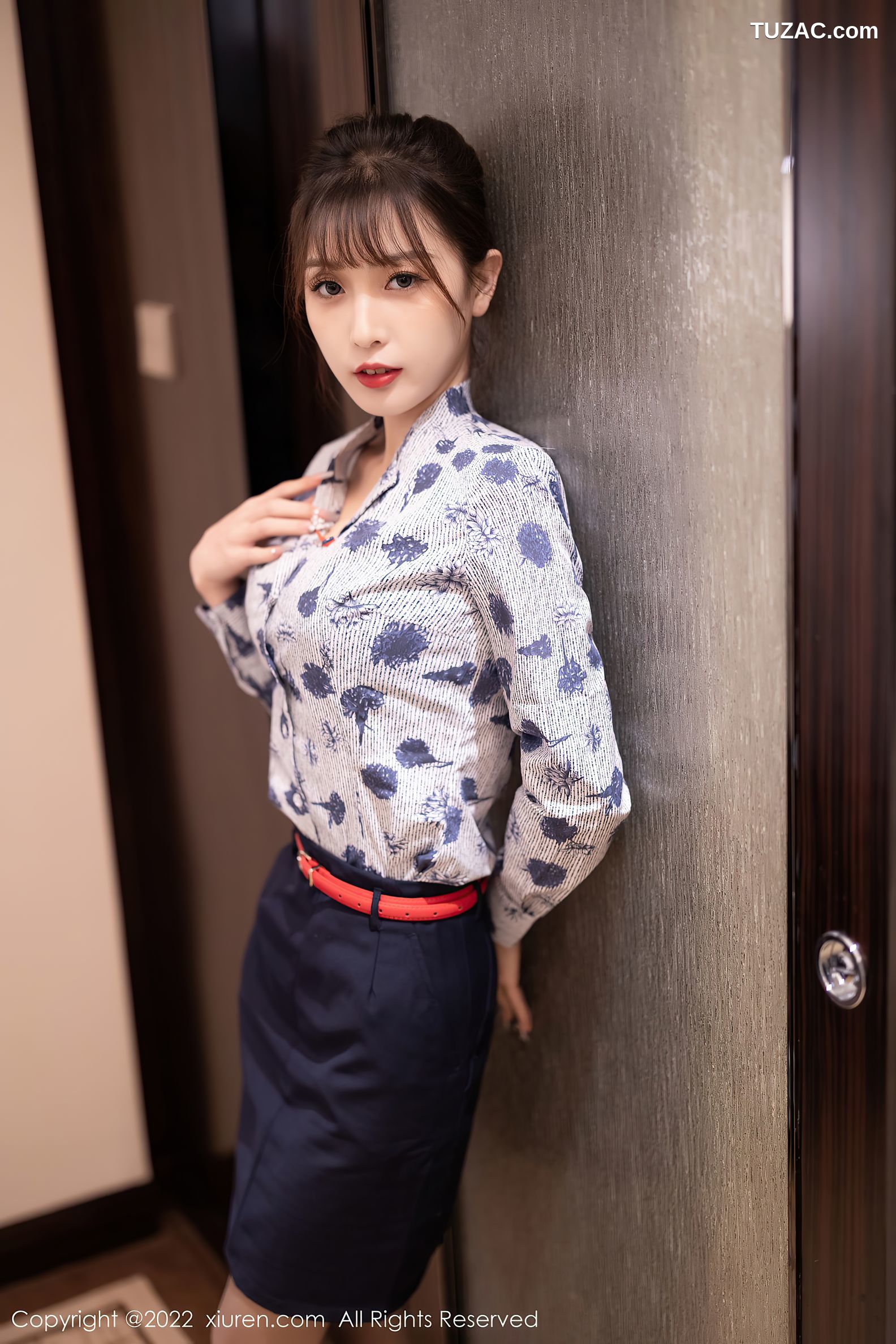XiuRen秀人网-4447-林星阑-空姐制服性感黑色内衣灰丝裤袜-2022.01.11