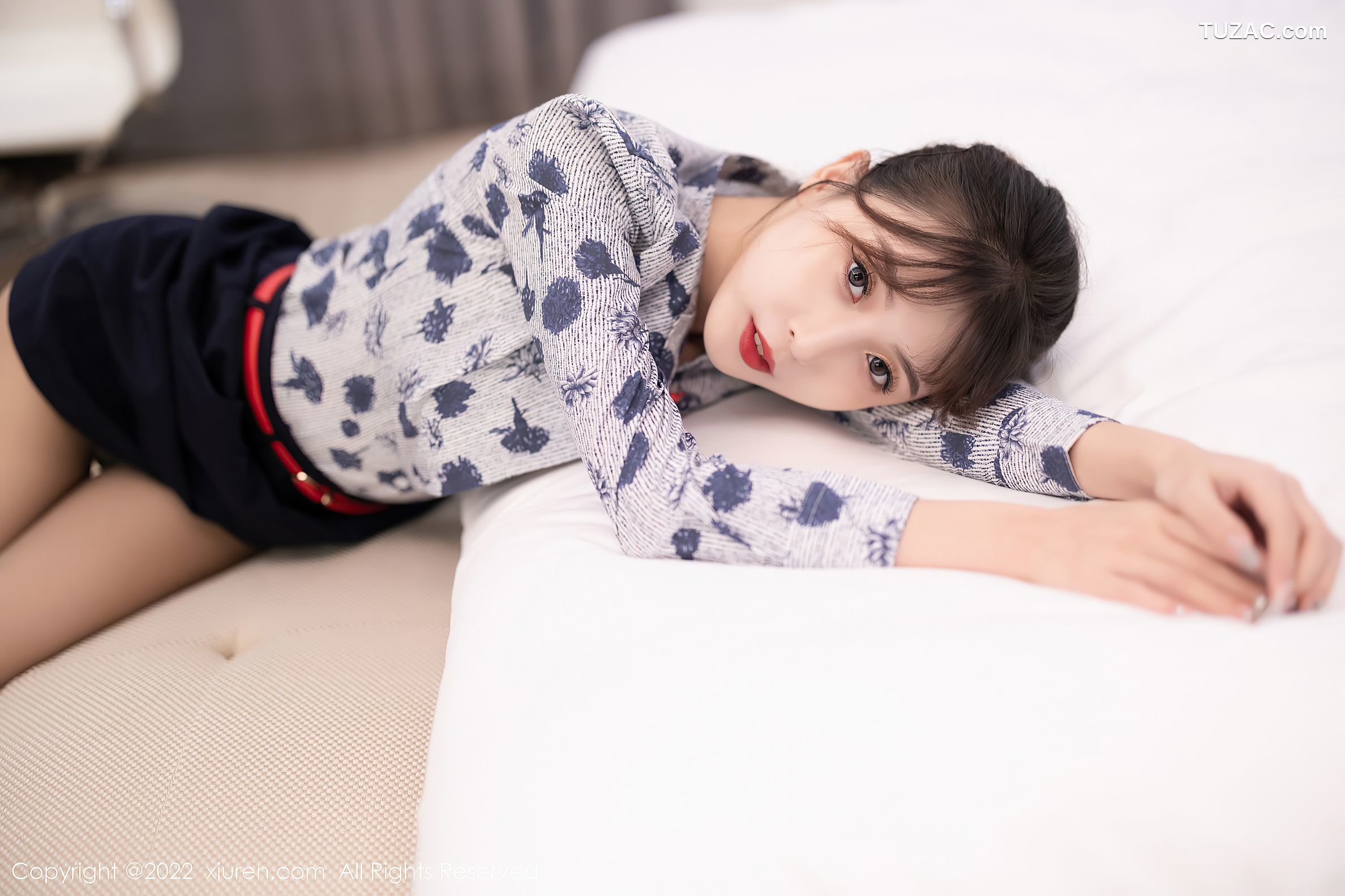 XiuRen秀人网-4447-林星阑-空姐制服性感黑色内衣灰丝裤袜-2022.01.11