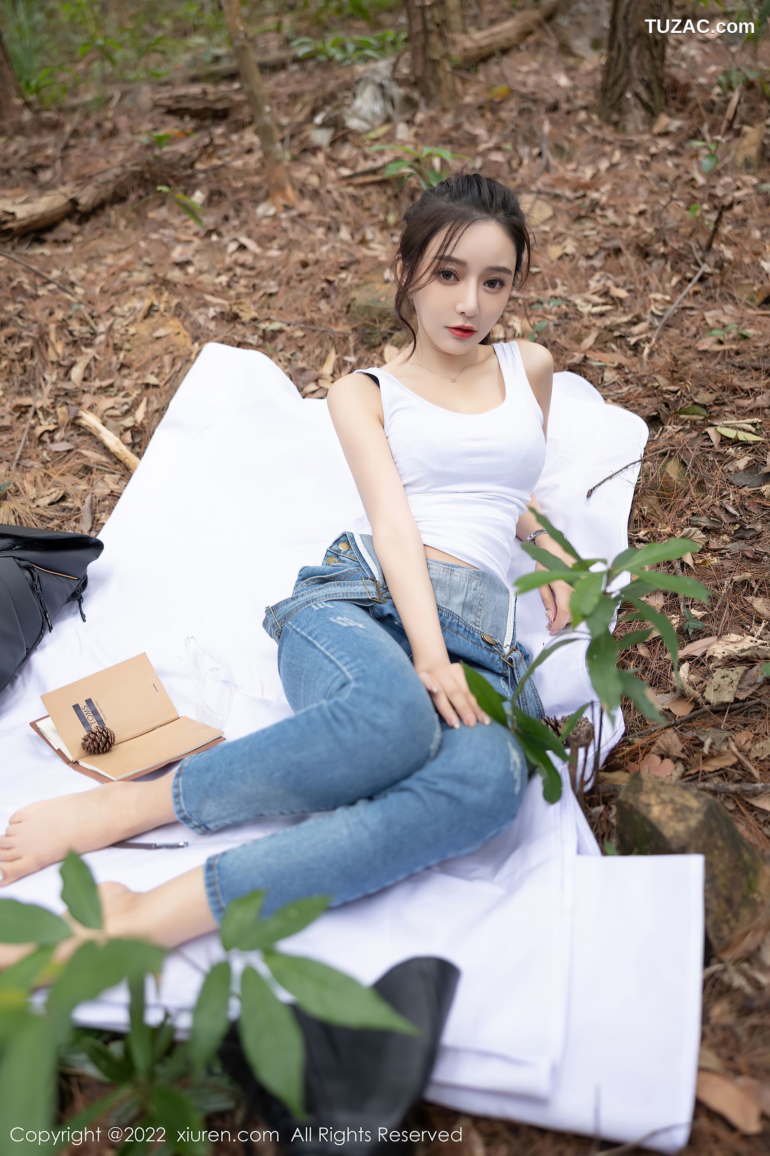 XiuRen秀人网-4465-王馨瑶Yanni-户外探险主题-牛仔背带服黑色内衣-2022.01.14
