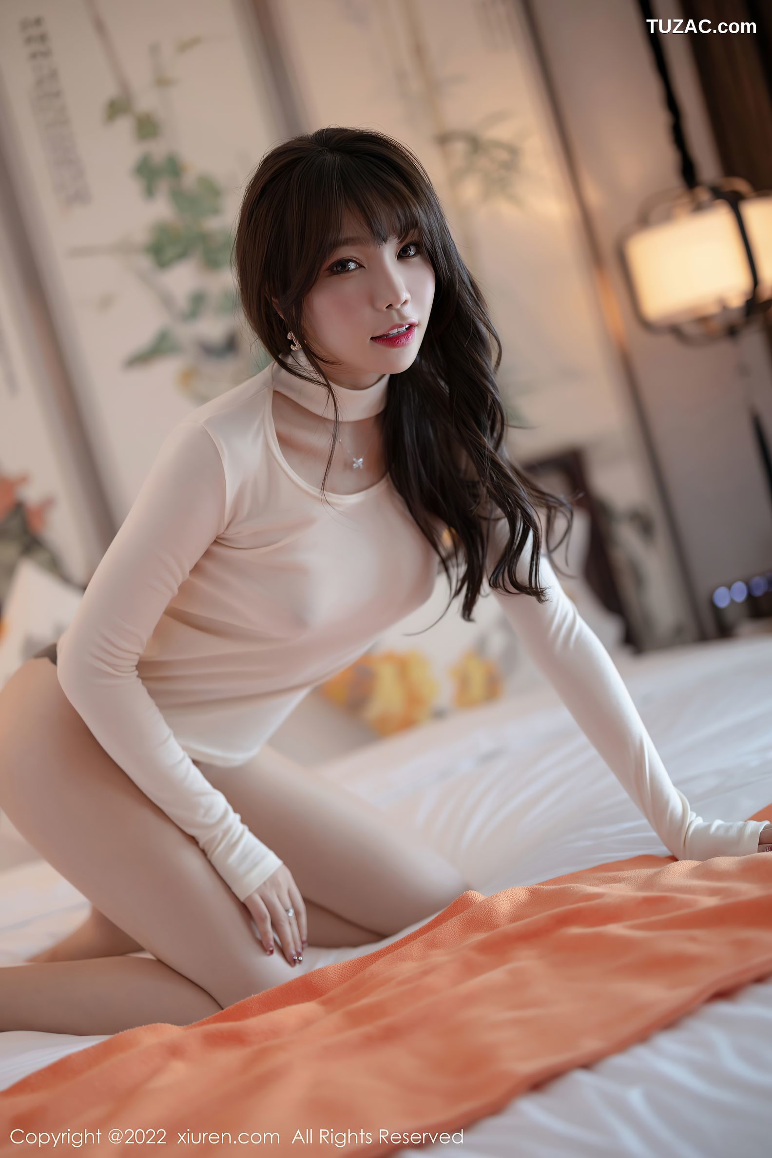 XiuRen秀人网-4474-芝芝Booty-白色收身上衣灰短裙超薄肉丝-2022.01.17