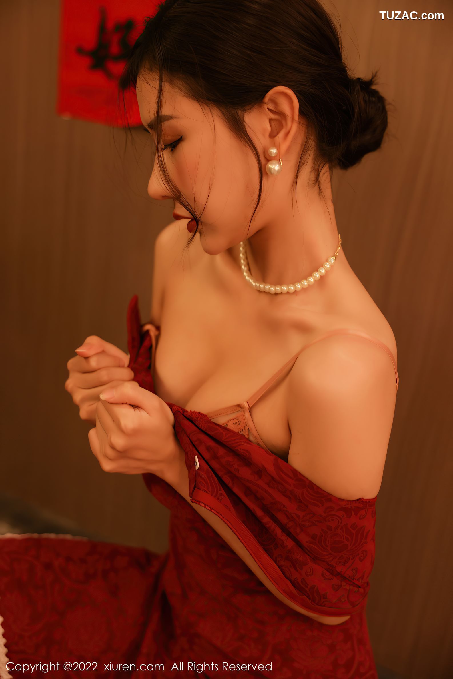 XiuRen秀人网-4508-尹甜甜-新年主题红色韵味旗袍豪乳遮点-2022.01.25