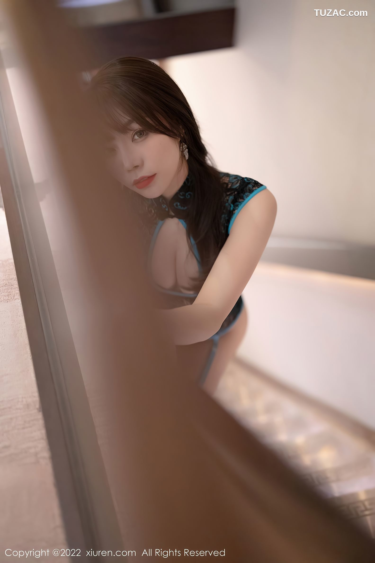 XiuRen秀人网-4543-芝芝Booty-性感深色情趣旗袍黑丝吊带袜-2022.01.30