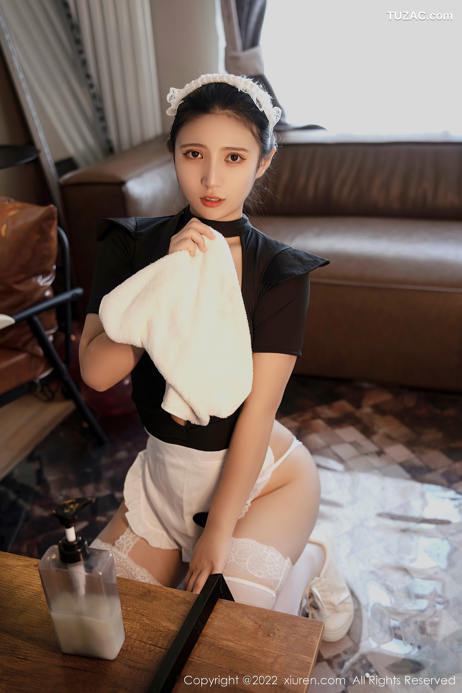 XiuRen秀人网-4554-久久Aimee-性感女仆装白色蕾丝吊带袜-2022.02.08