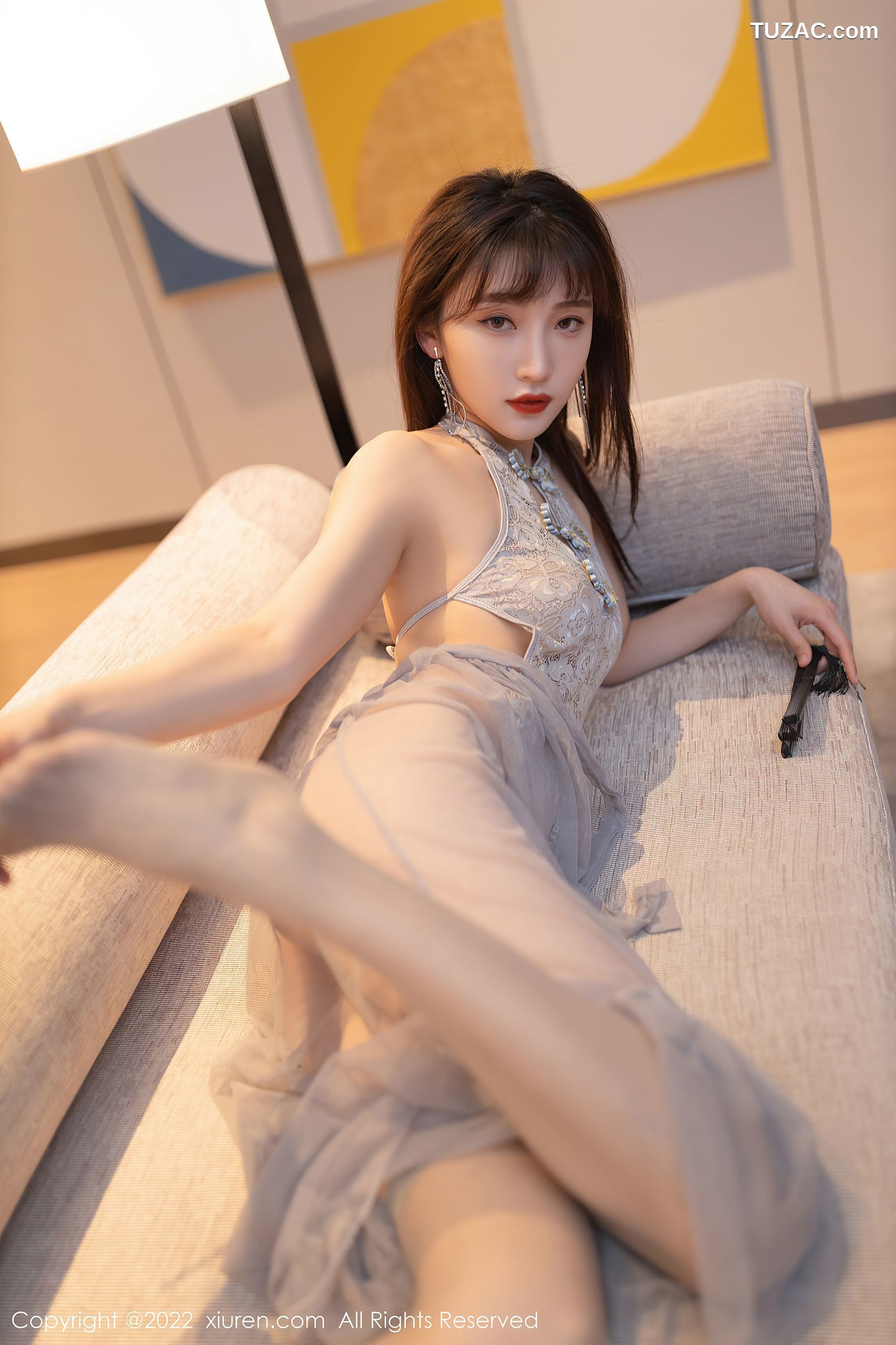 XiuRen秀人网-4592-陆萱萱-室内场景性感薄纱长裙诱人灰色丝袜-2022.02.16