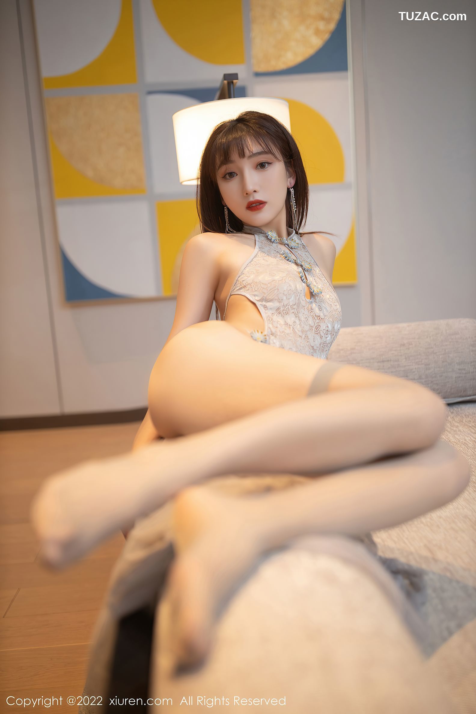 XiuRen秀人网-4592-陆萱萱-室内场景性感薄纱长裙诱人灰色丝袜-2022.02.16
