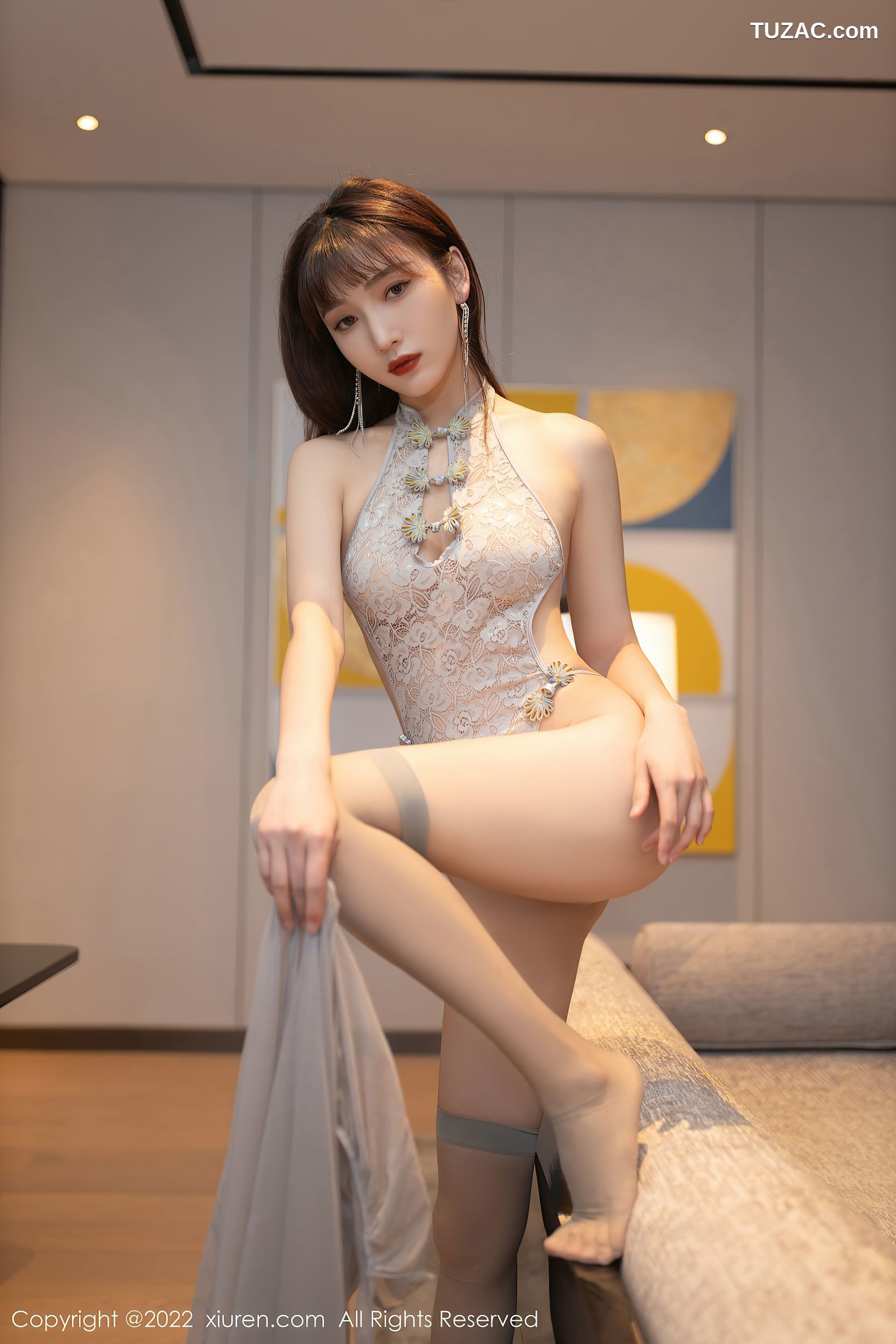 XiuRen秀人网-4592-陆萱萱-室内场景性感薄纱长裙诱人灰色丝袜-2022.02.16