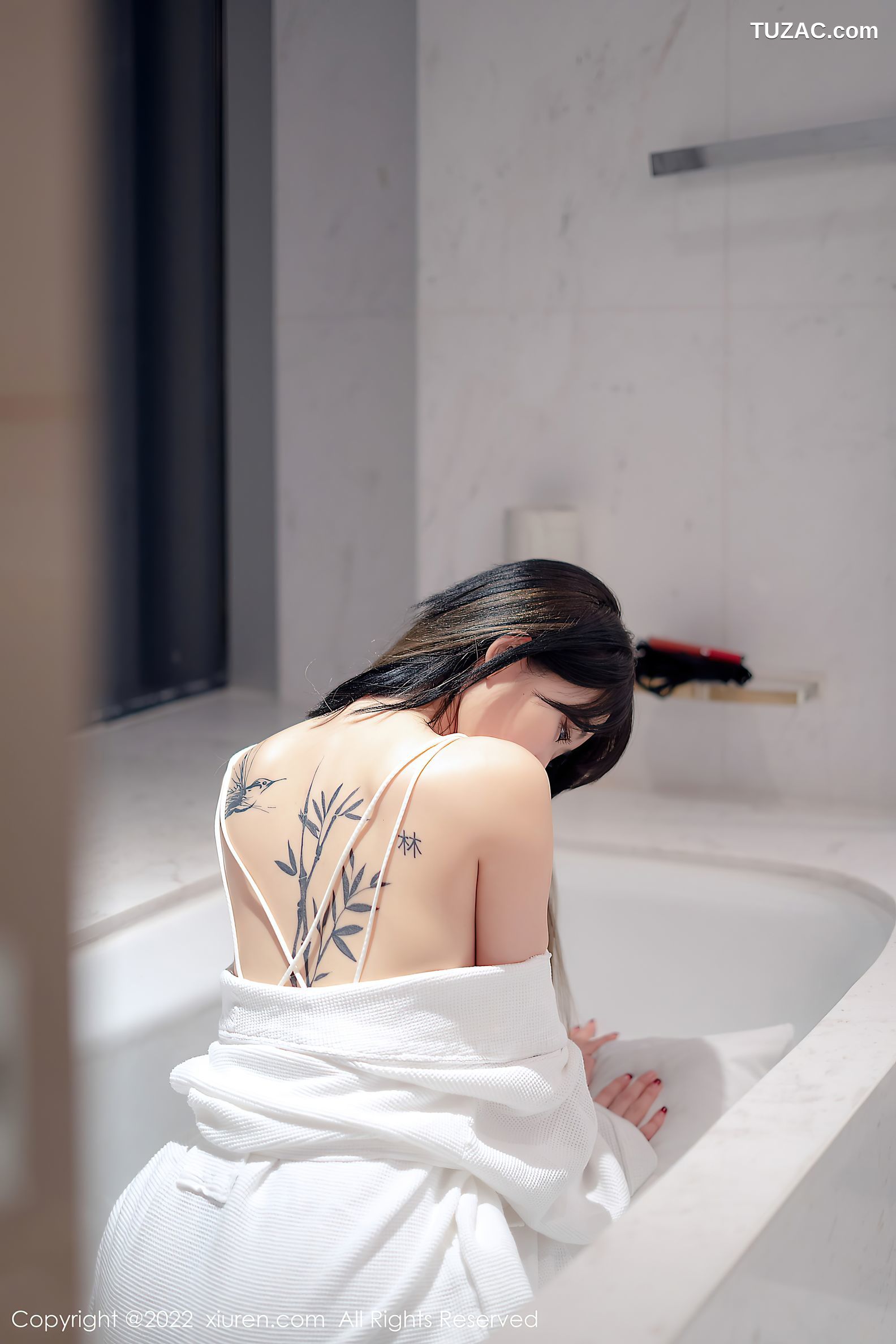 XiuRen秀人网-4611-奶瓶-浴室白色轻透薄纱吊带长裙-2022.02.21
