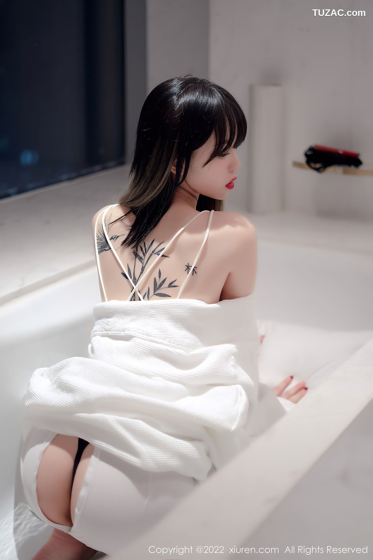 XiuRen秀人网-4611-奶瓶-浴室白色轻透薄纱吊带长裙-2022.02.21