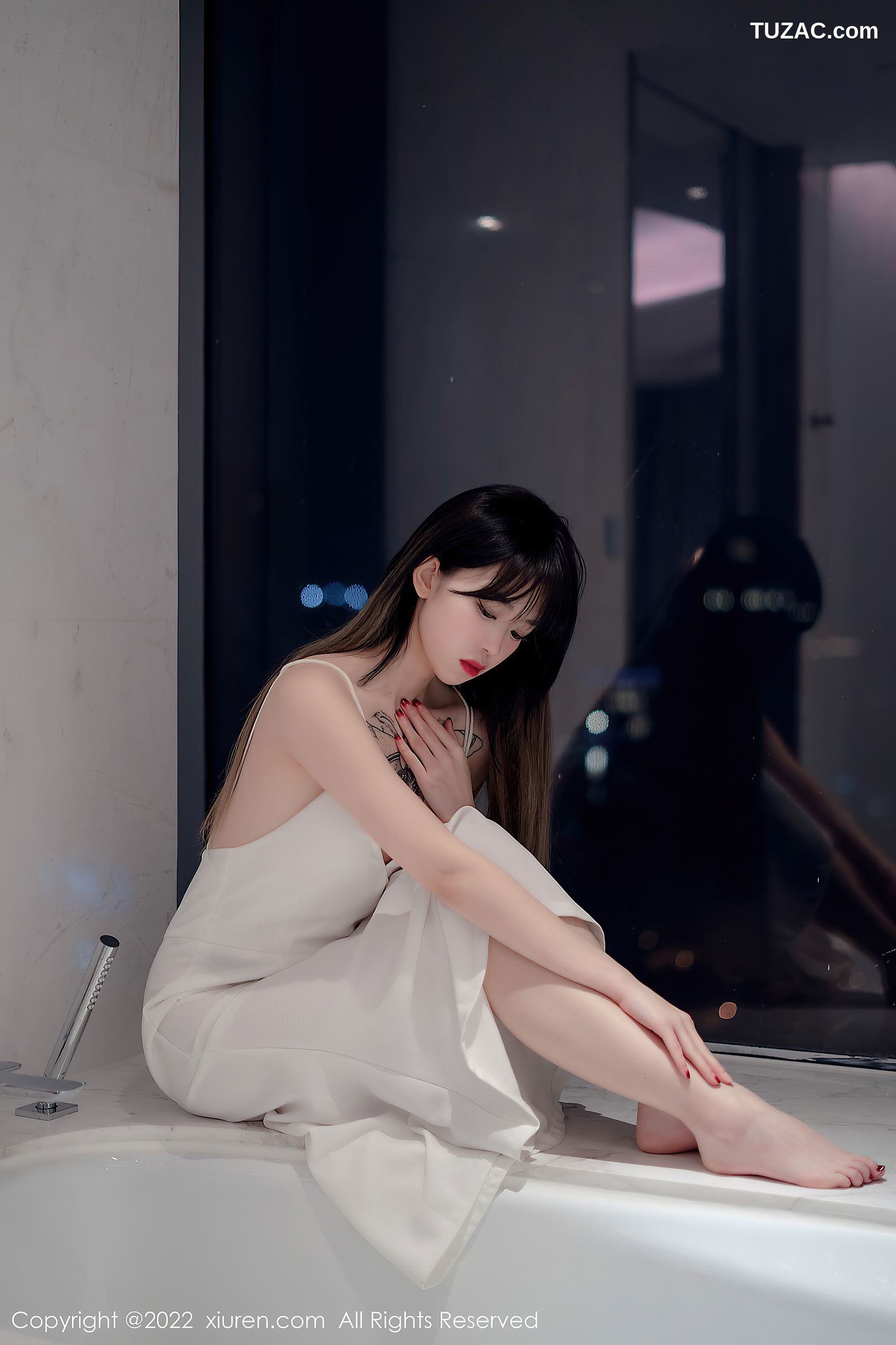 XiuRen秀人网-4611-奶瓶-浴室白色轻透薄纱吊带长裙-2022.02.21