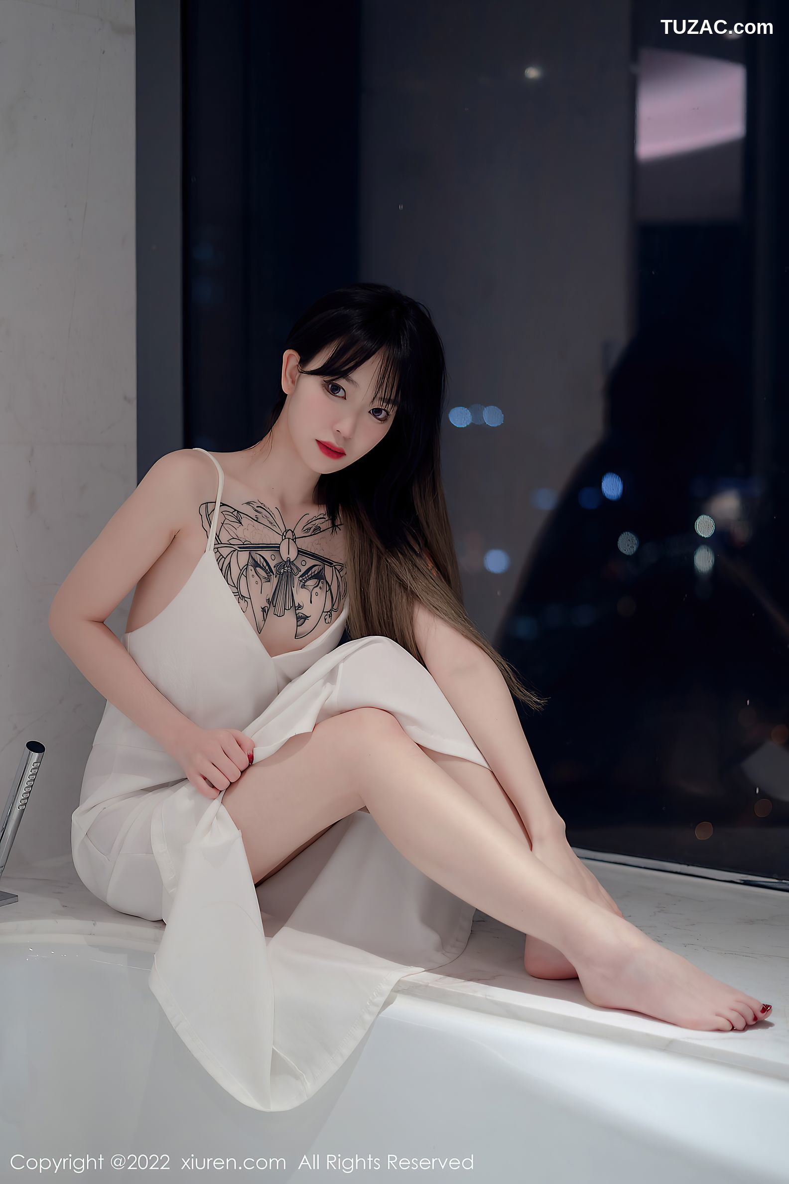 XiuRen秀人网-4611-奶瓶-浴室白色轻透薄纱吊带长裙-2022.02.21