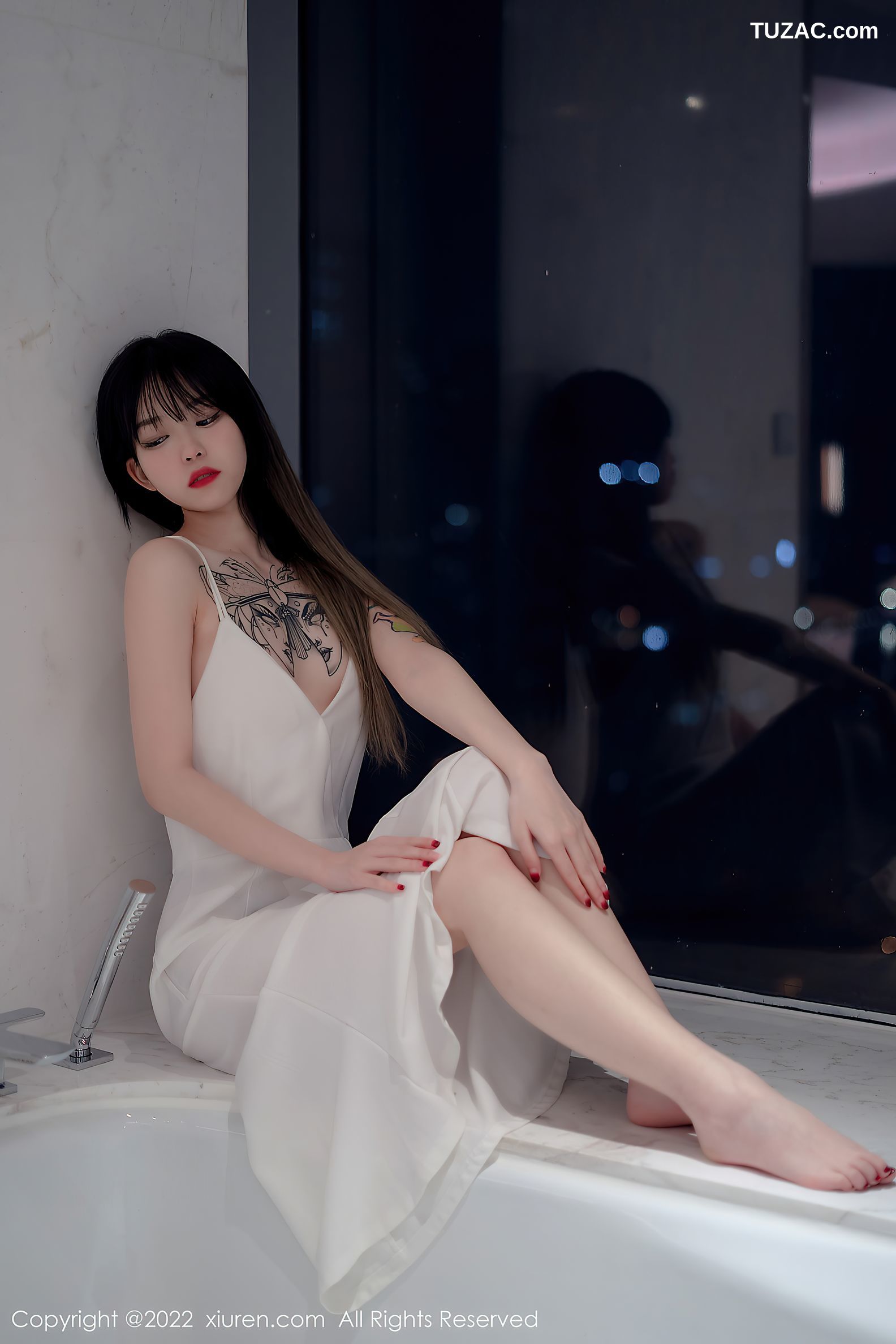 XiuRen秀人网-4611-奶瓶-浴室白色轻透薄纱吊带长裙-2022.02.21